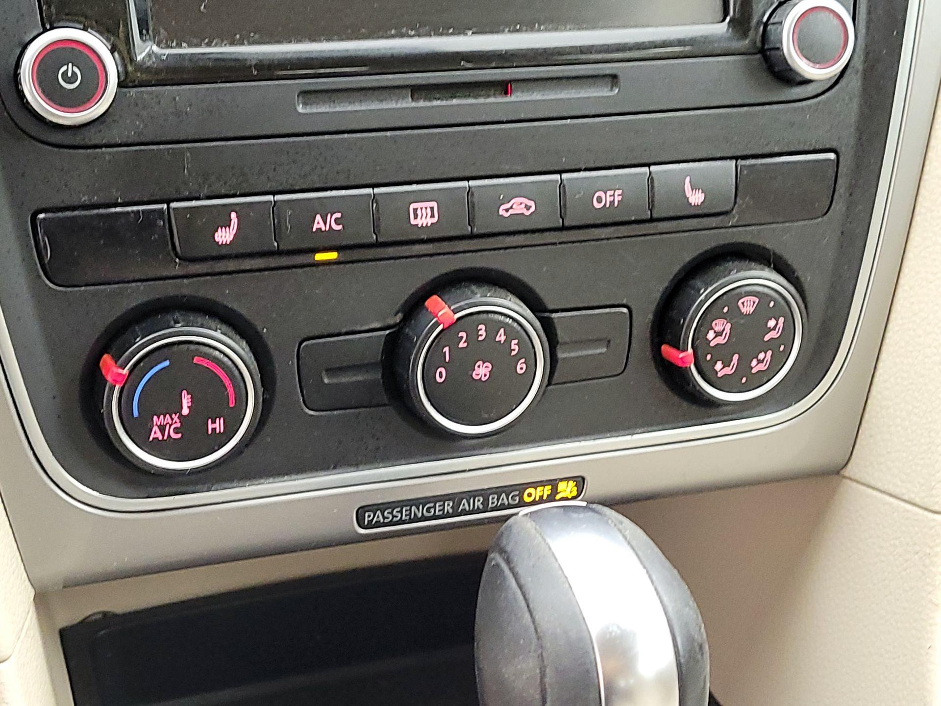 Thumbnail: 2015 Volkswagen Passat - 16