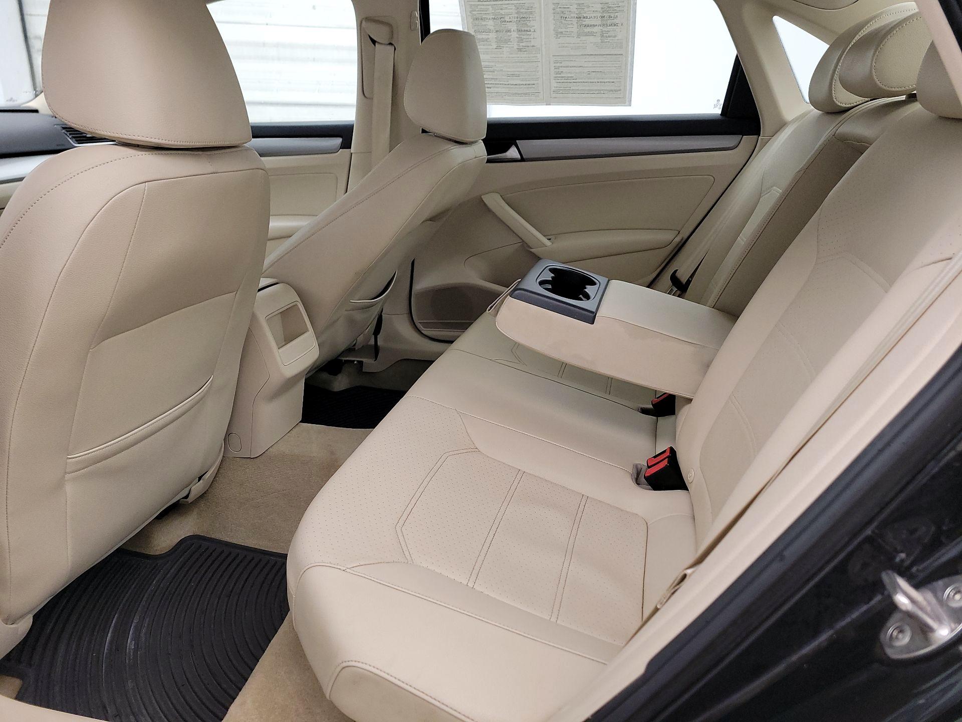 Thumbnail: 2015 Volkswagen Passat - 19