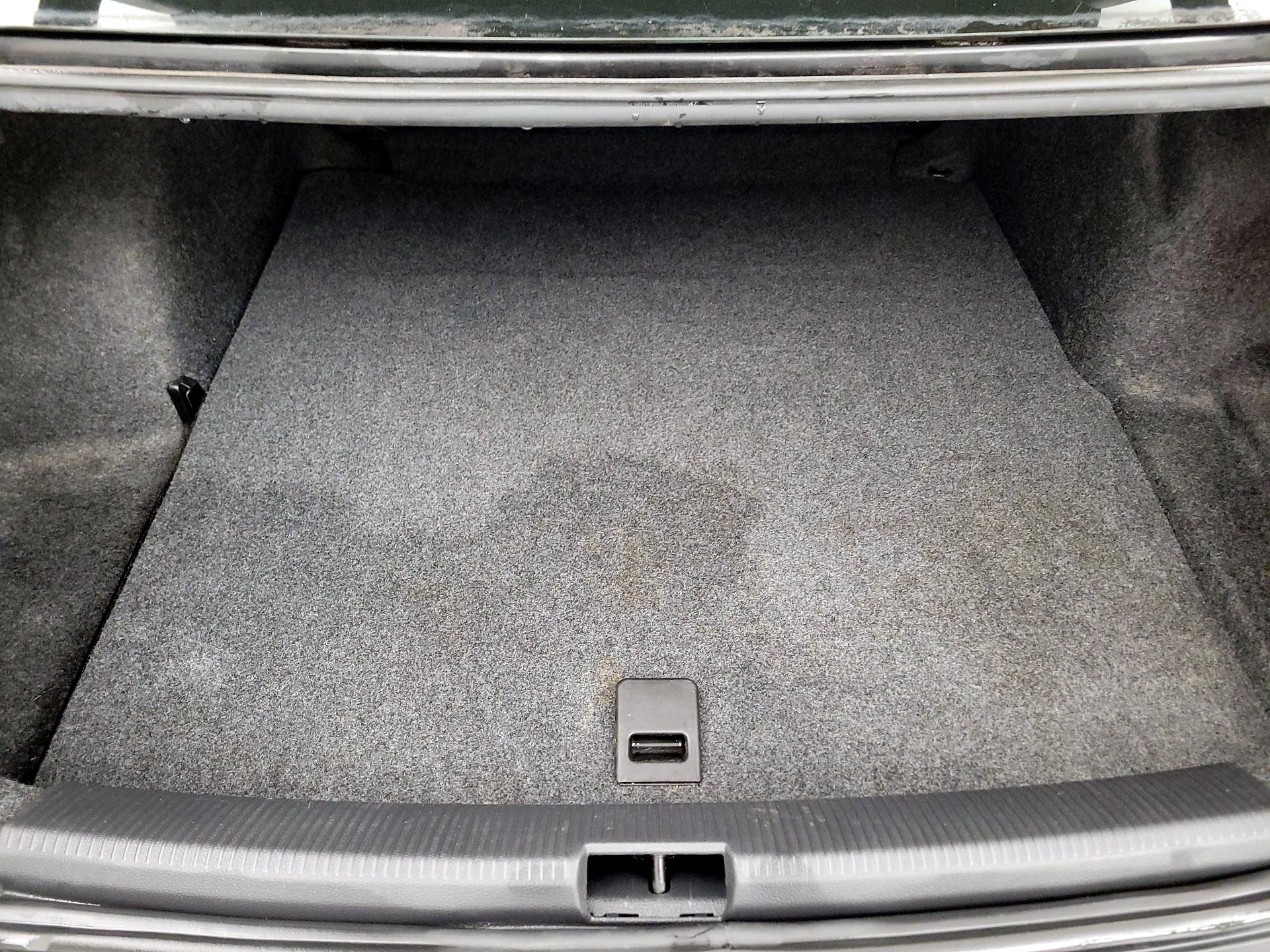 Thumbnail: 2015 Volkswagen Passat - 20