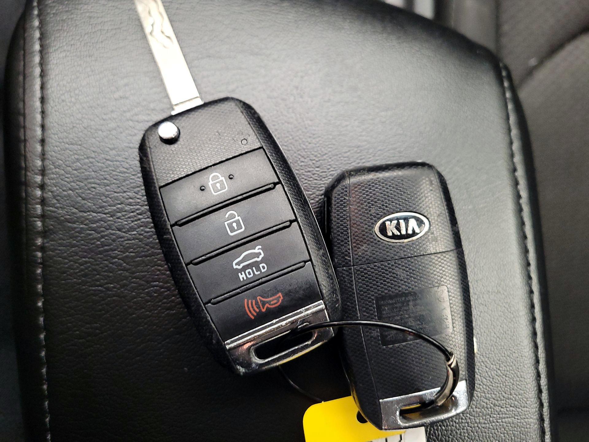 Thumbnail: 2018 Kia Optima - 18