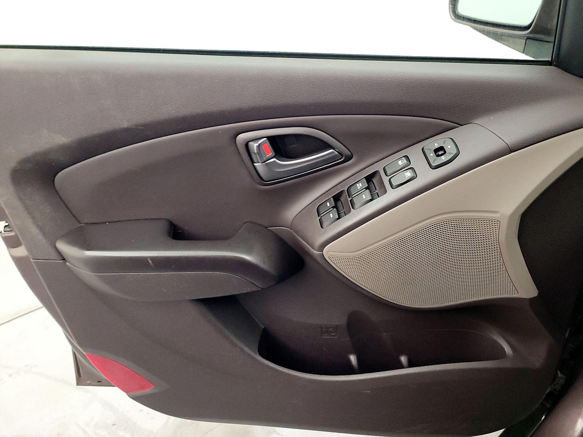 Thumbnail: 2015 Hyundai Tucson - 12