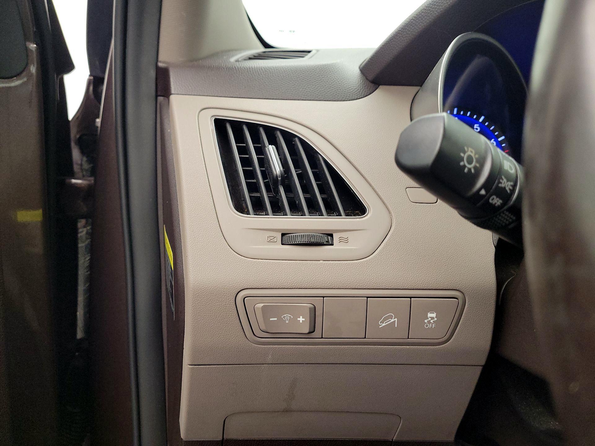 Thumbnail: 2015 Hyundai Tucson - 13