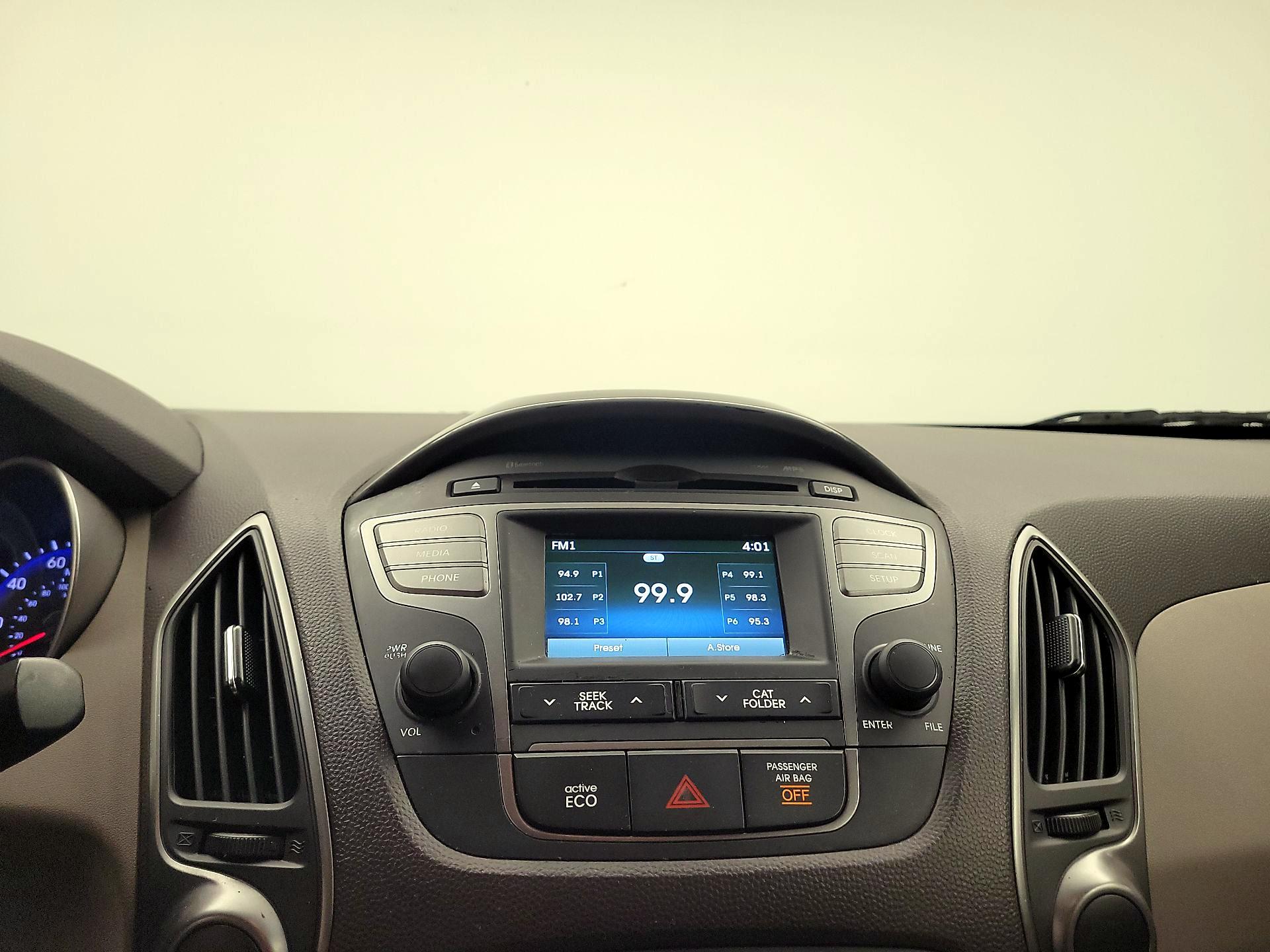 Thumbnail: 2015 Hyundai Tucson - 15