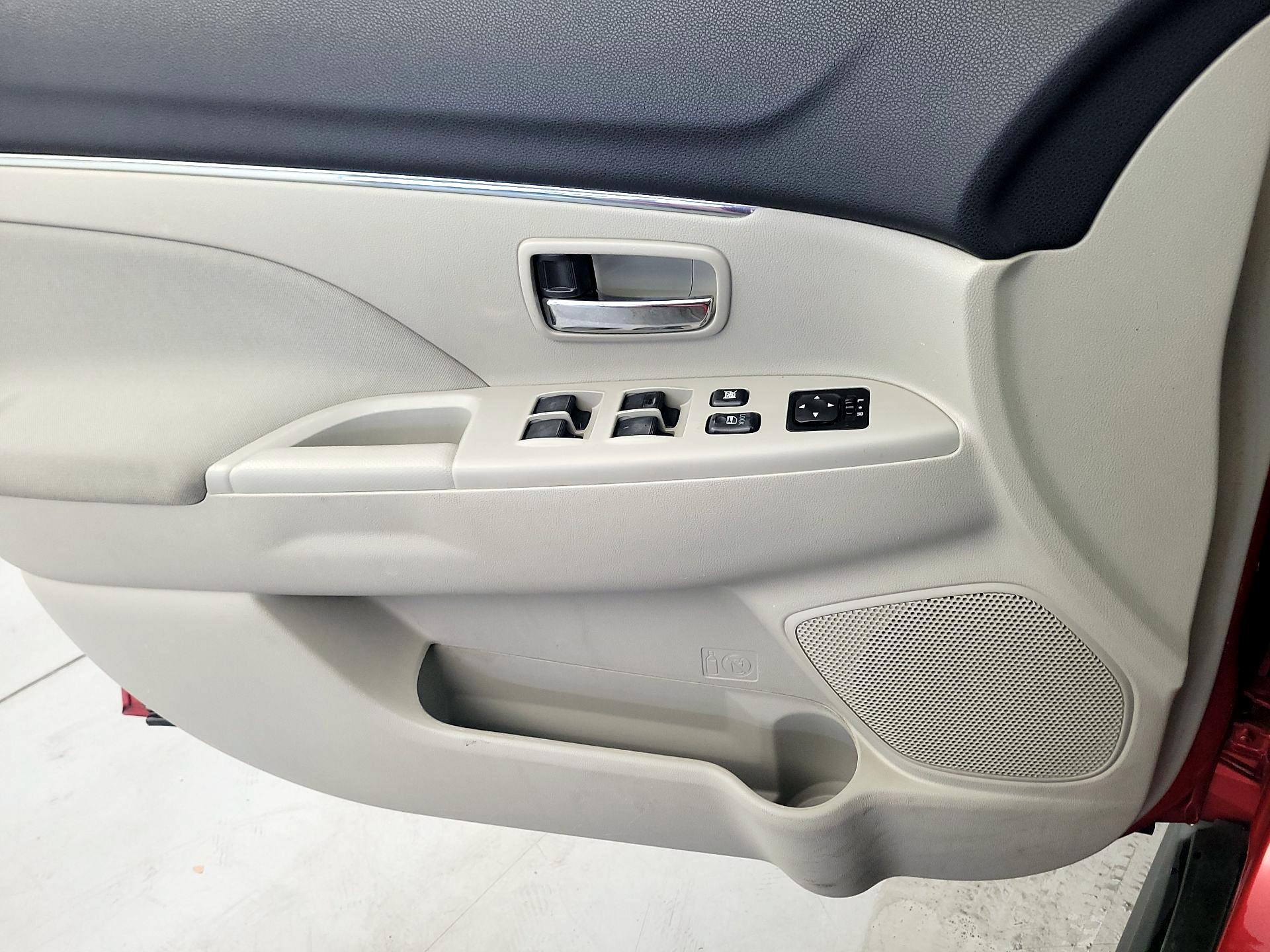 Thumbnail: 2016 Mitsubishi Outlander Sport - 12