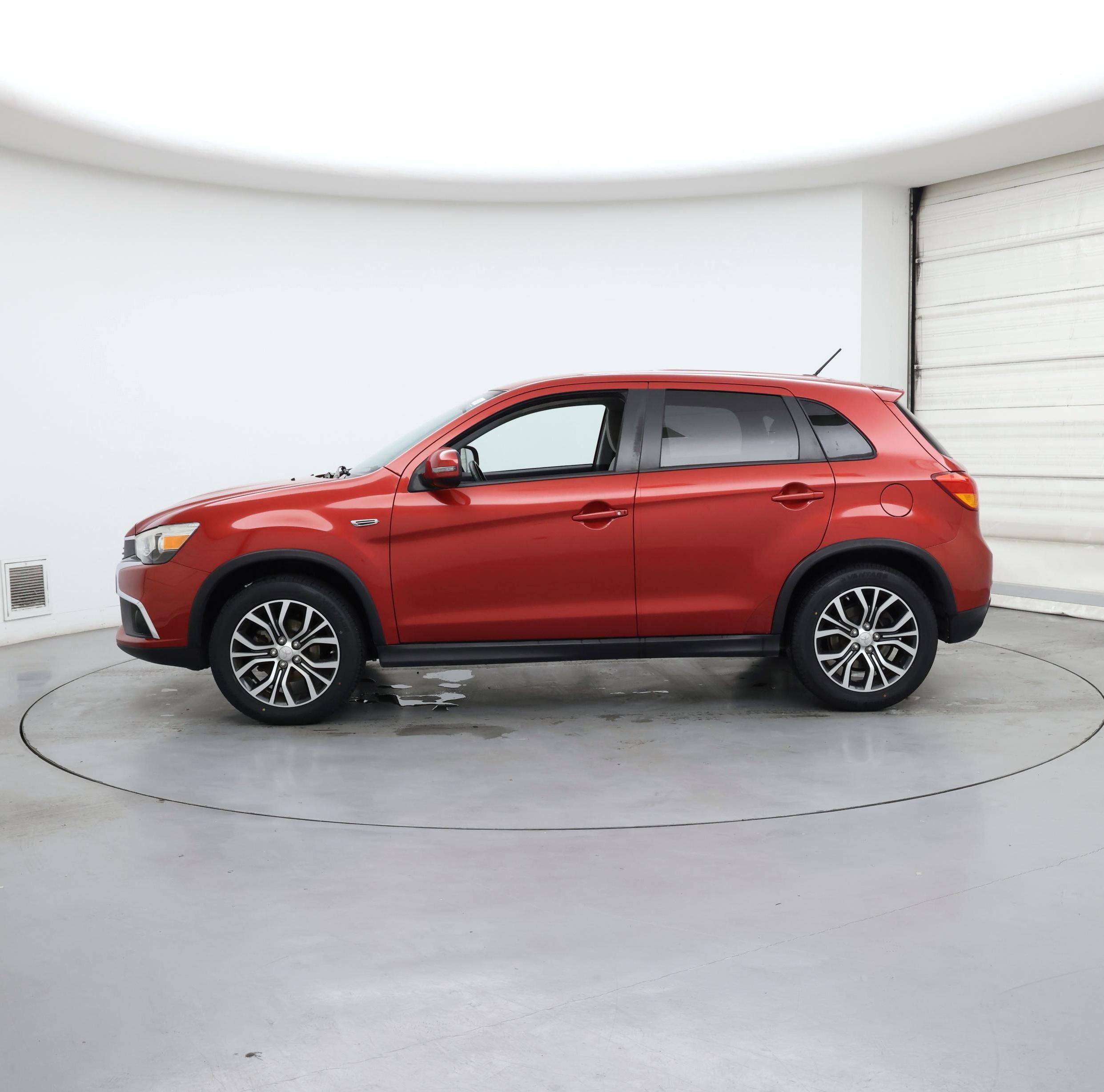 Thumbnail: 2016 Mitsubishi Outlander Sport - 3