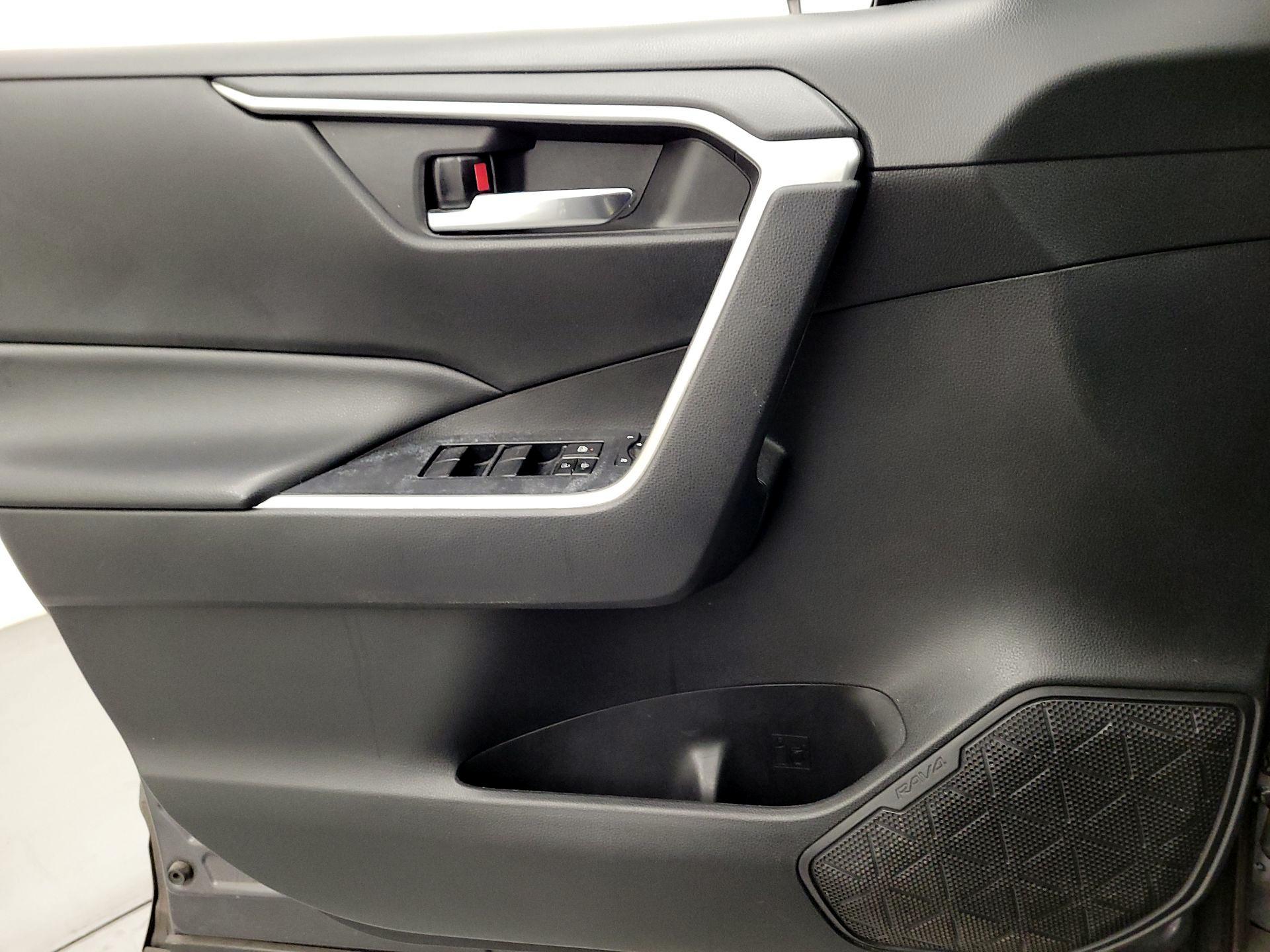 Thumbnail: 2021 Toyota RAV4 - 12