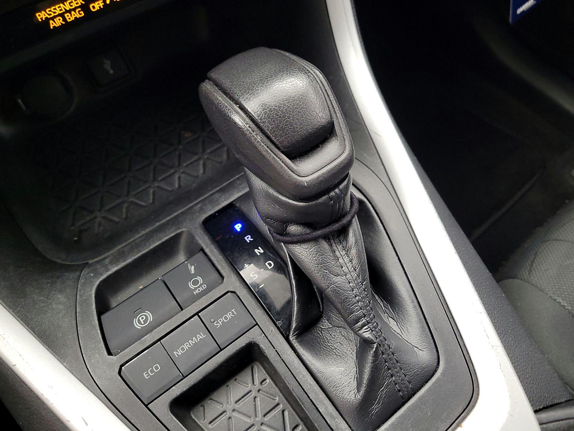 Thumbnail: 2021 Toyota RAV4 - 17