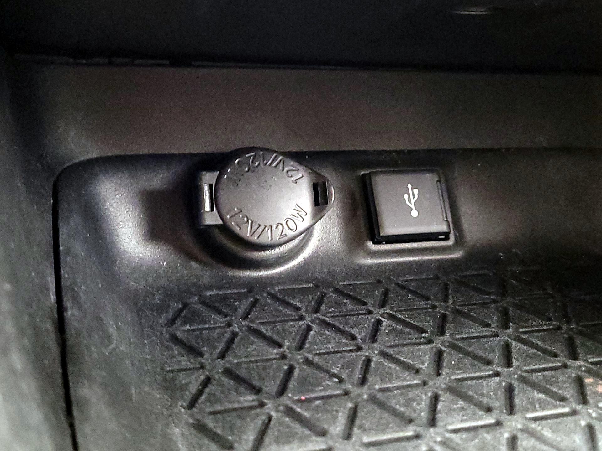 Thumbnail: 2021 Toyota RAV4 - 18