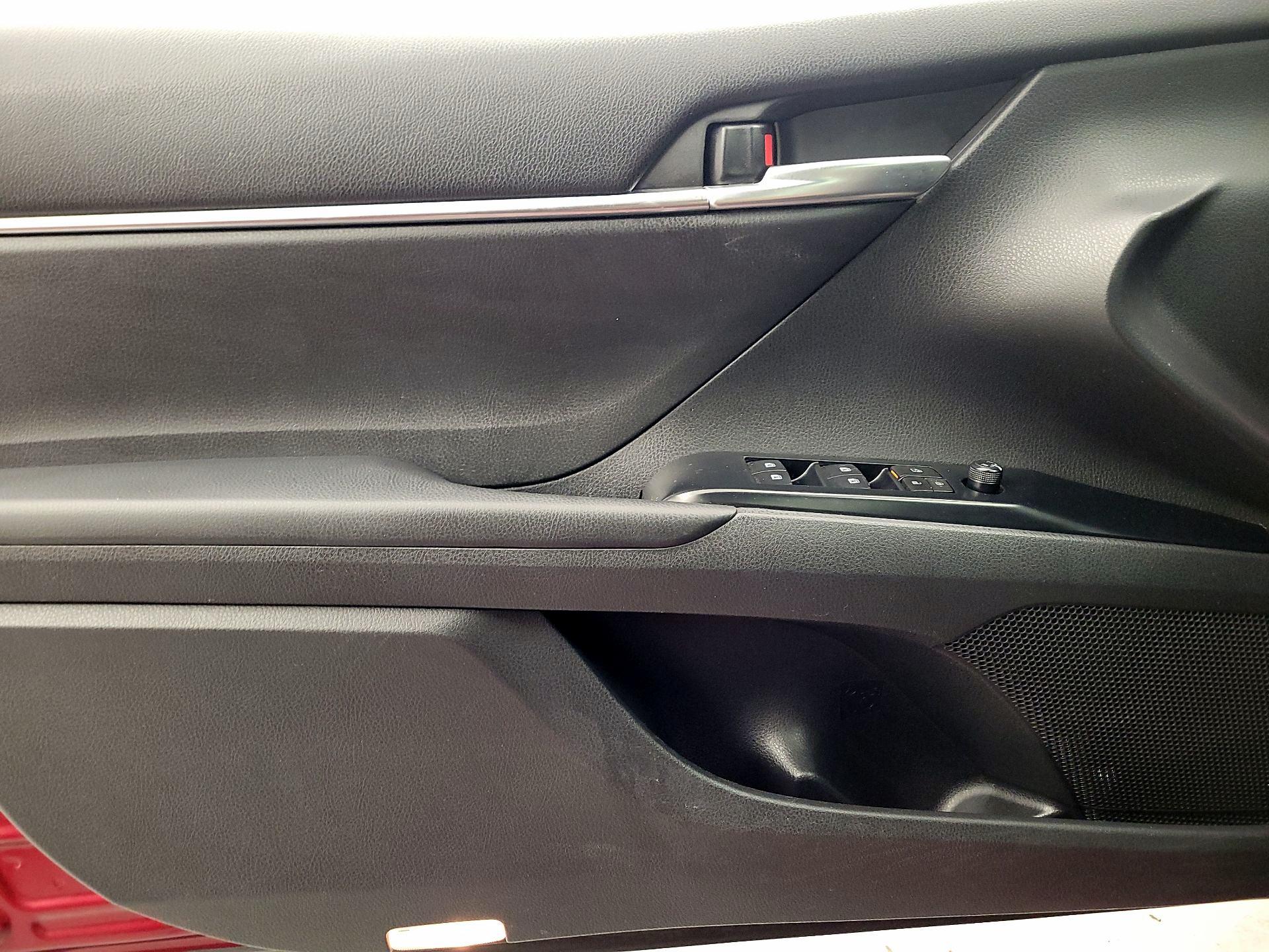 Thumbnail: 2018 Toyota Camry - 12