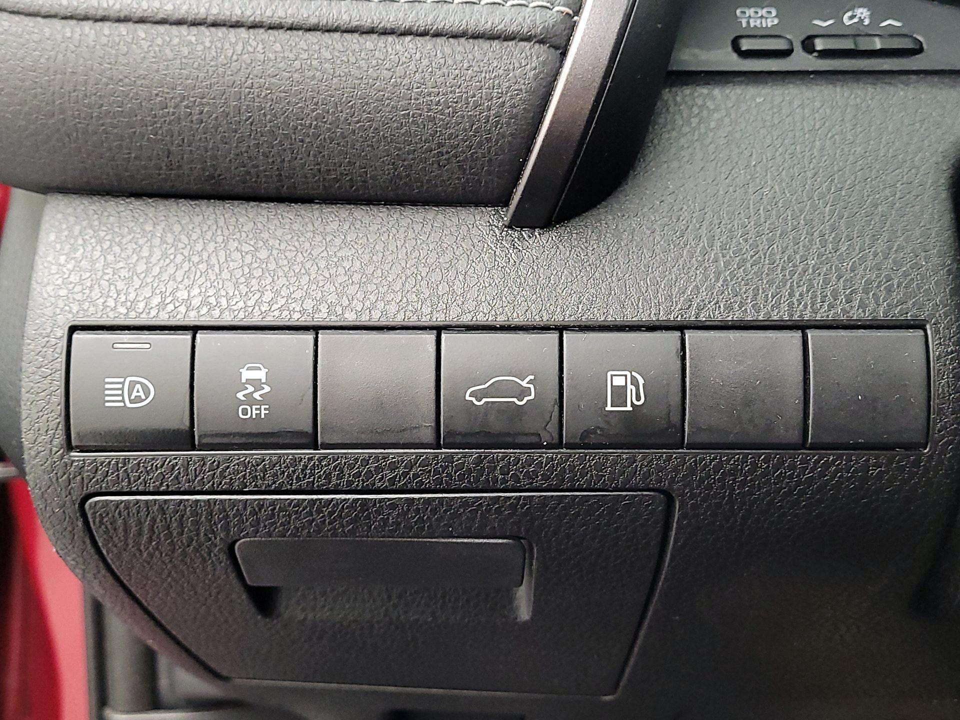 Thumbnail: 2018 Toyota Camry - 13