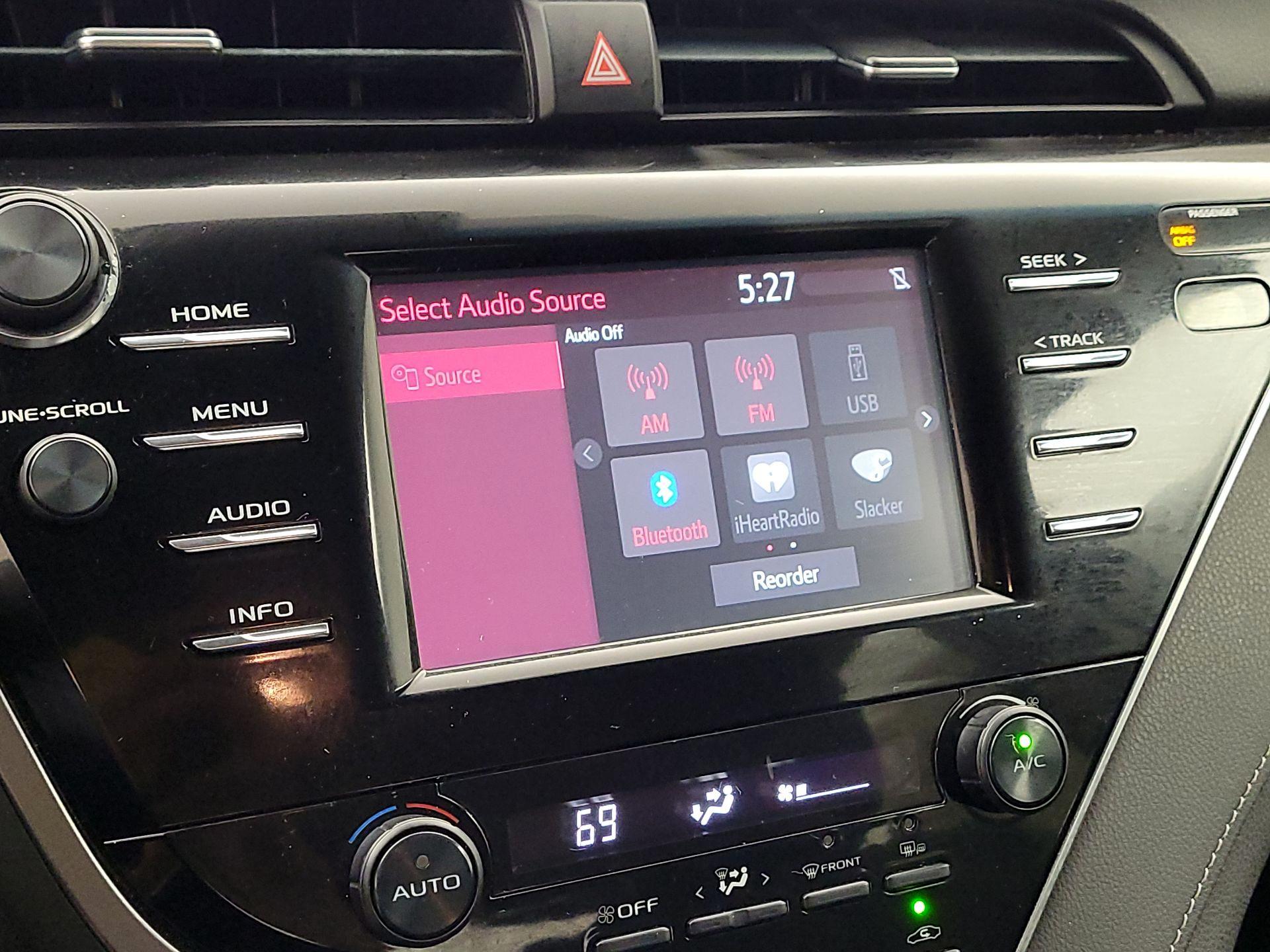 Thumbnail: 2018 Toyota Camry - 15