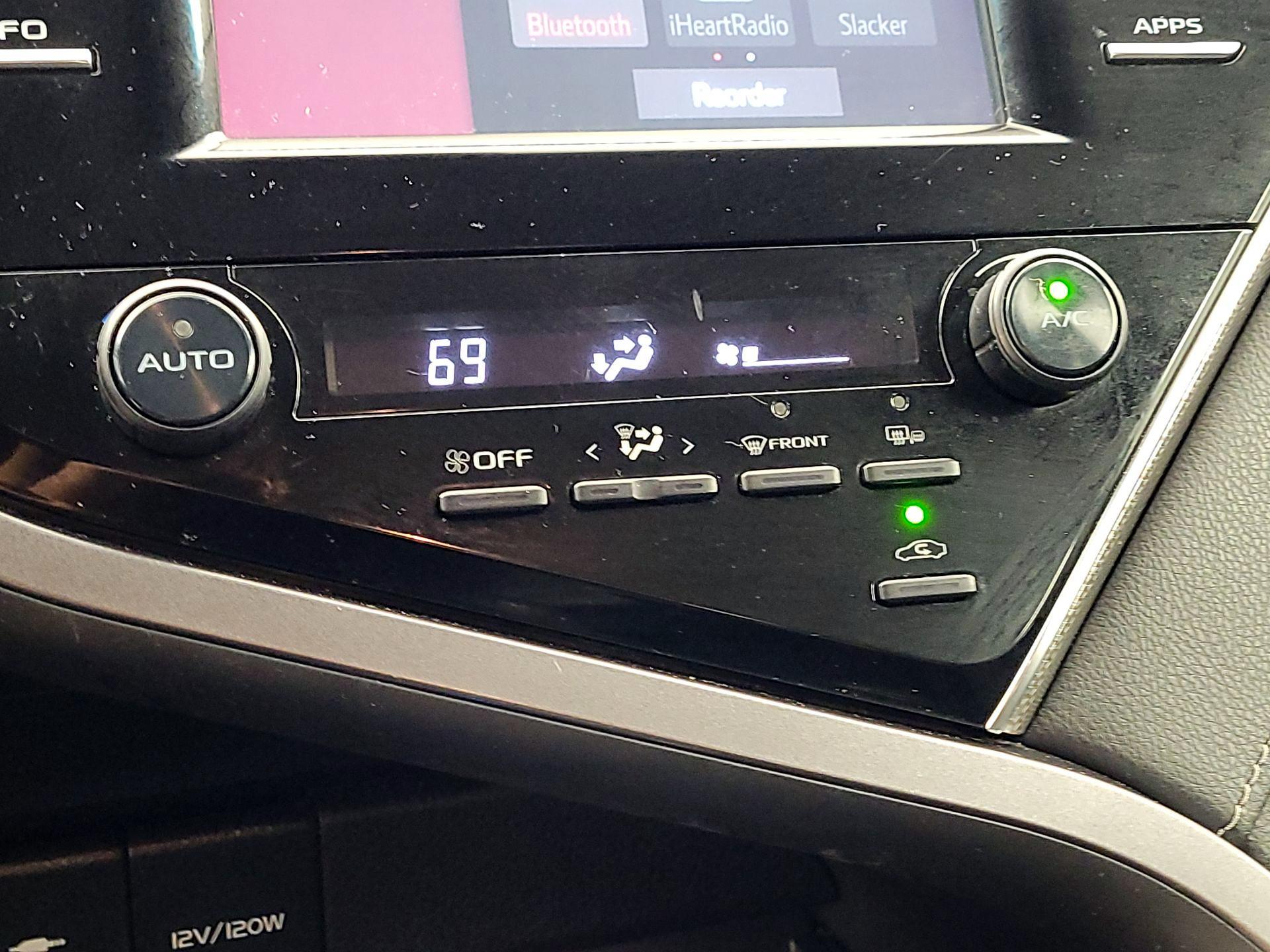 Thumbnail: 2018 Toyota Camry - 16