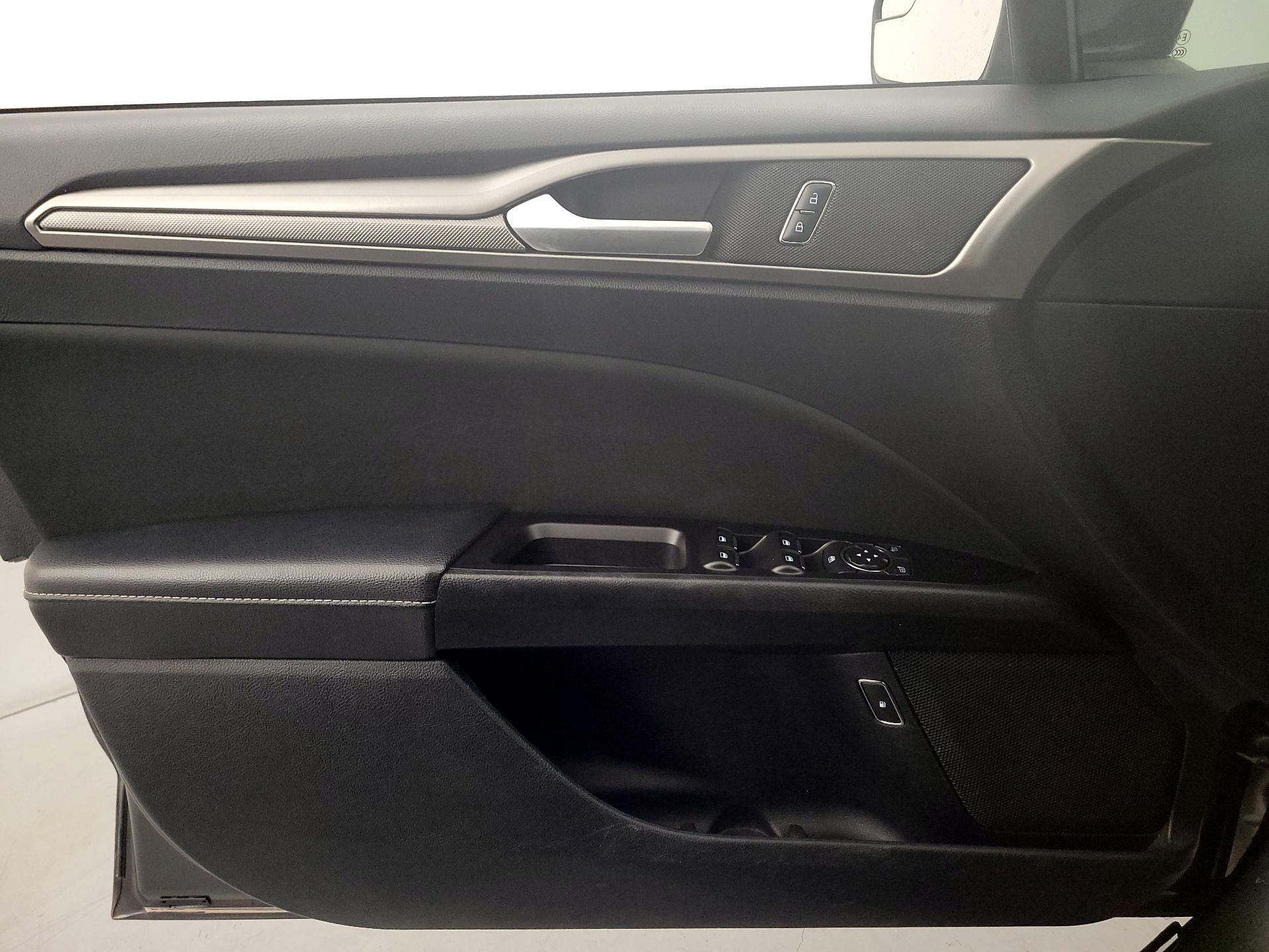 Thumbnail: 2017 Ford Fusion - 12