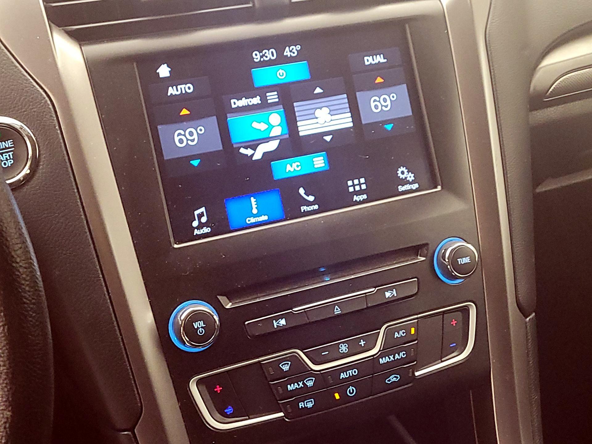 Thumbnail: 2017 Ford Fusion - 16