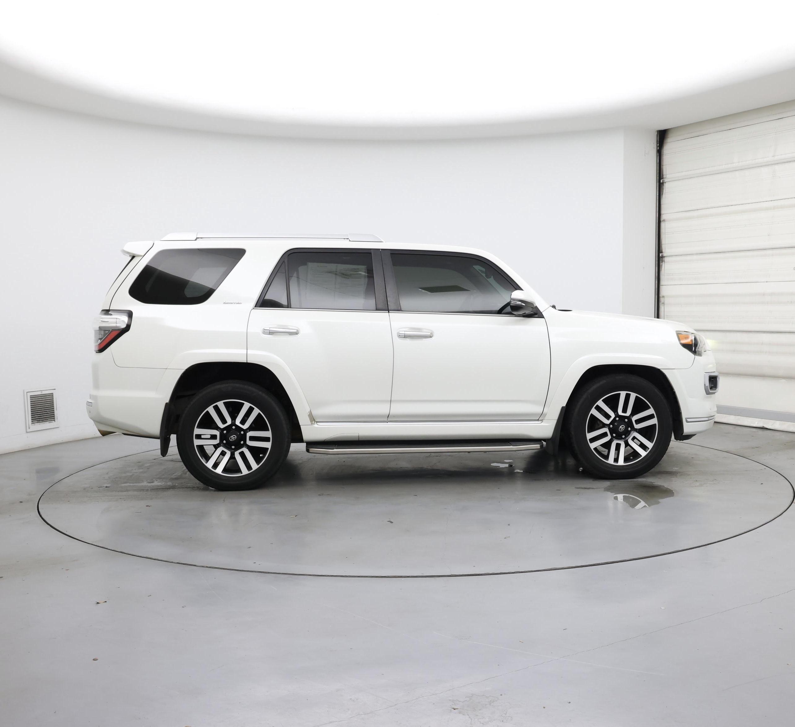 Thumbnail: 2017 Toyota 4Runner - 7