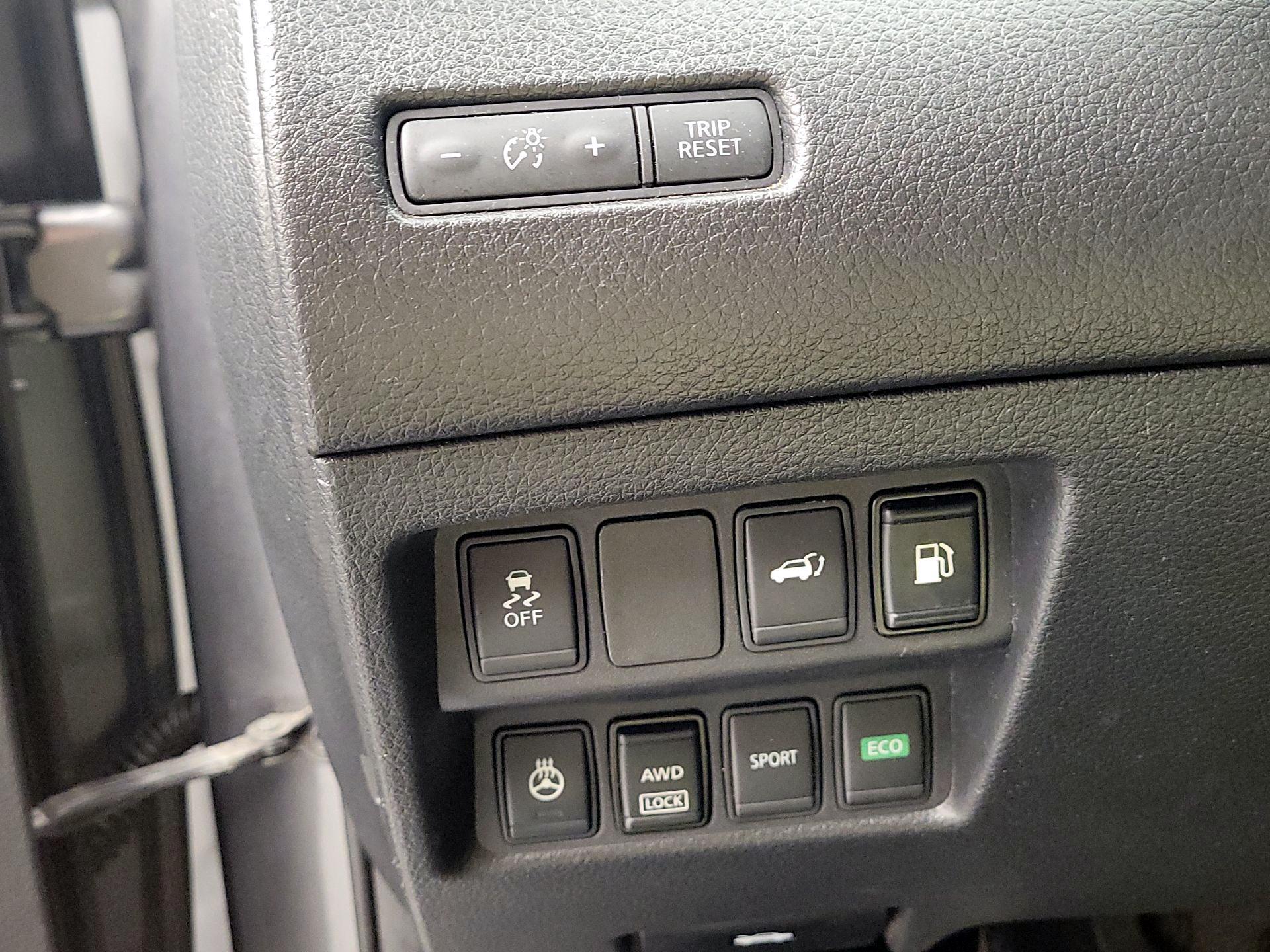 Thumbnail: 2018 Nissan Rogue - 13