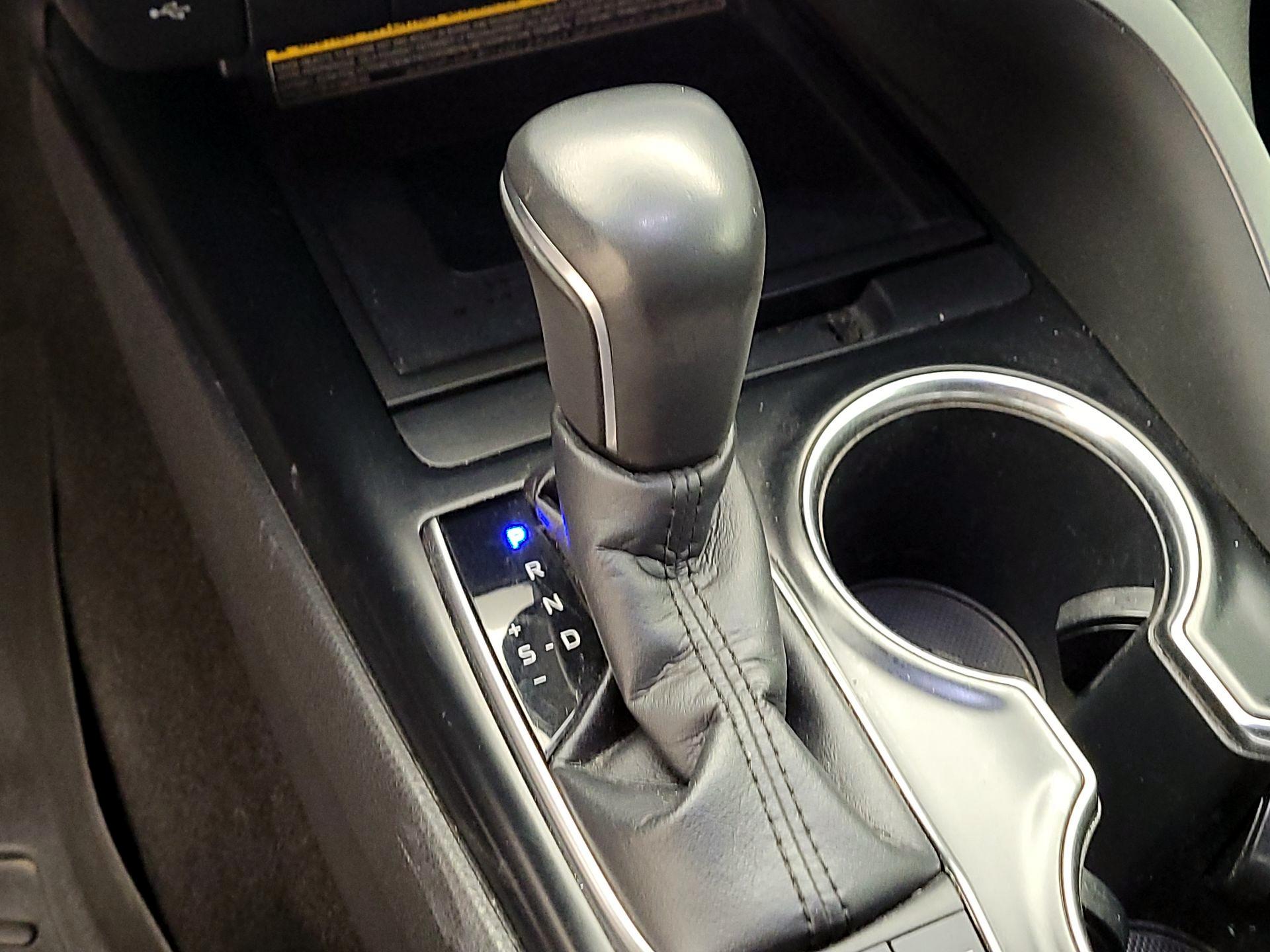 Thumbnail: 2018 Toyota Camry - 17