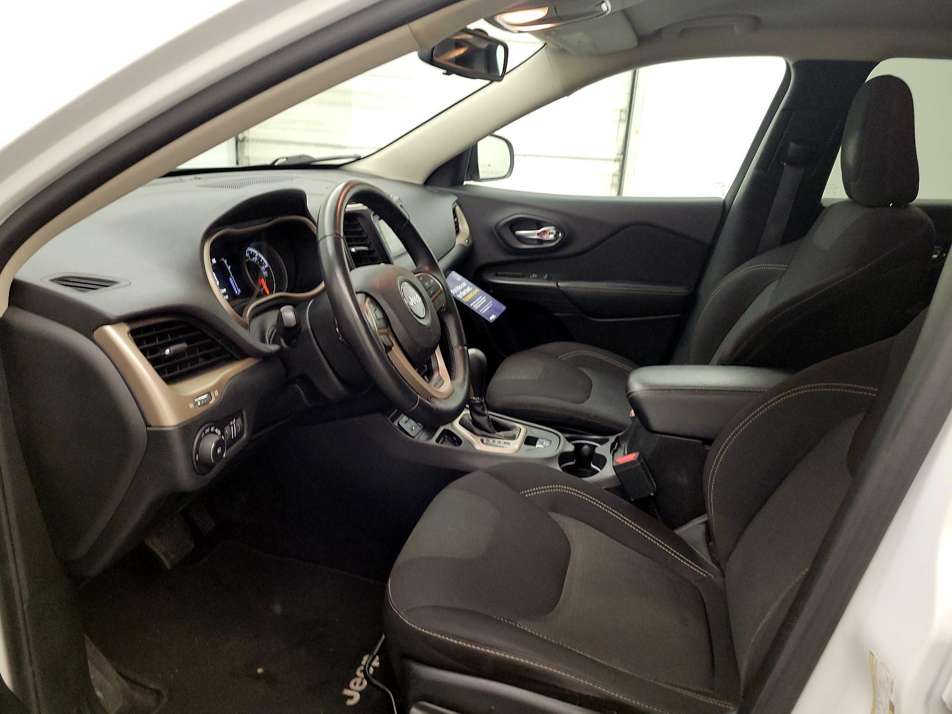 Thumbnail: 2017 Jeep Cherokee - 11