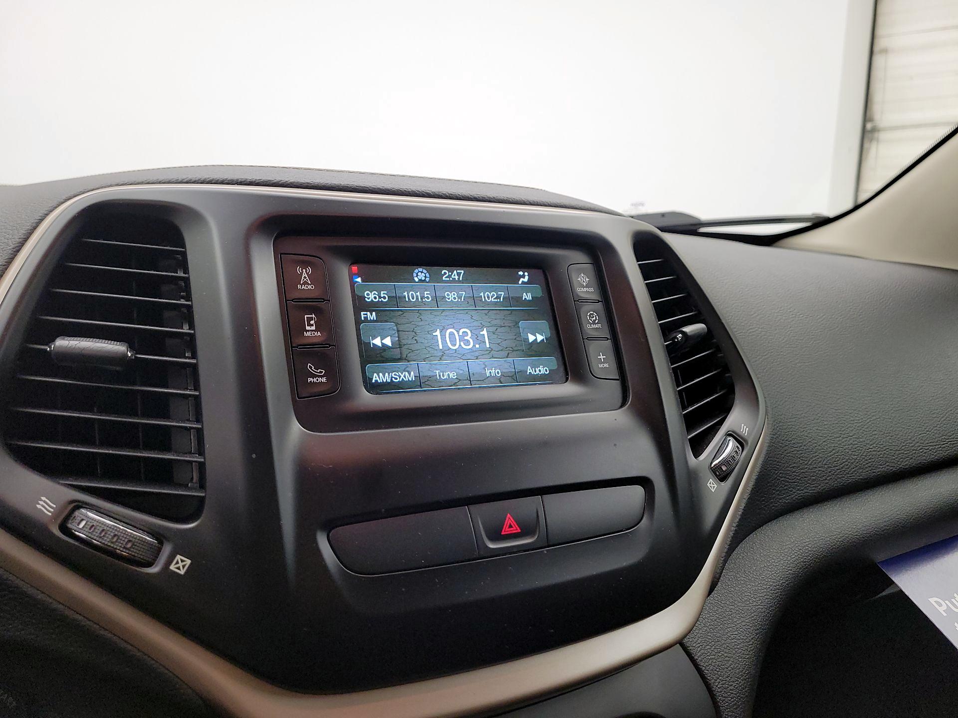 Thumbnail: 2017 Jeep Cherokee - 13