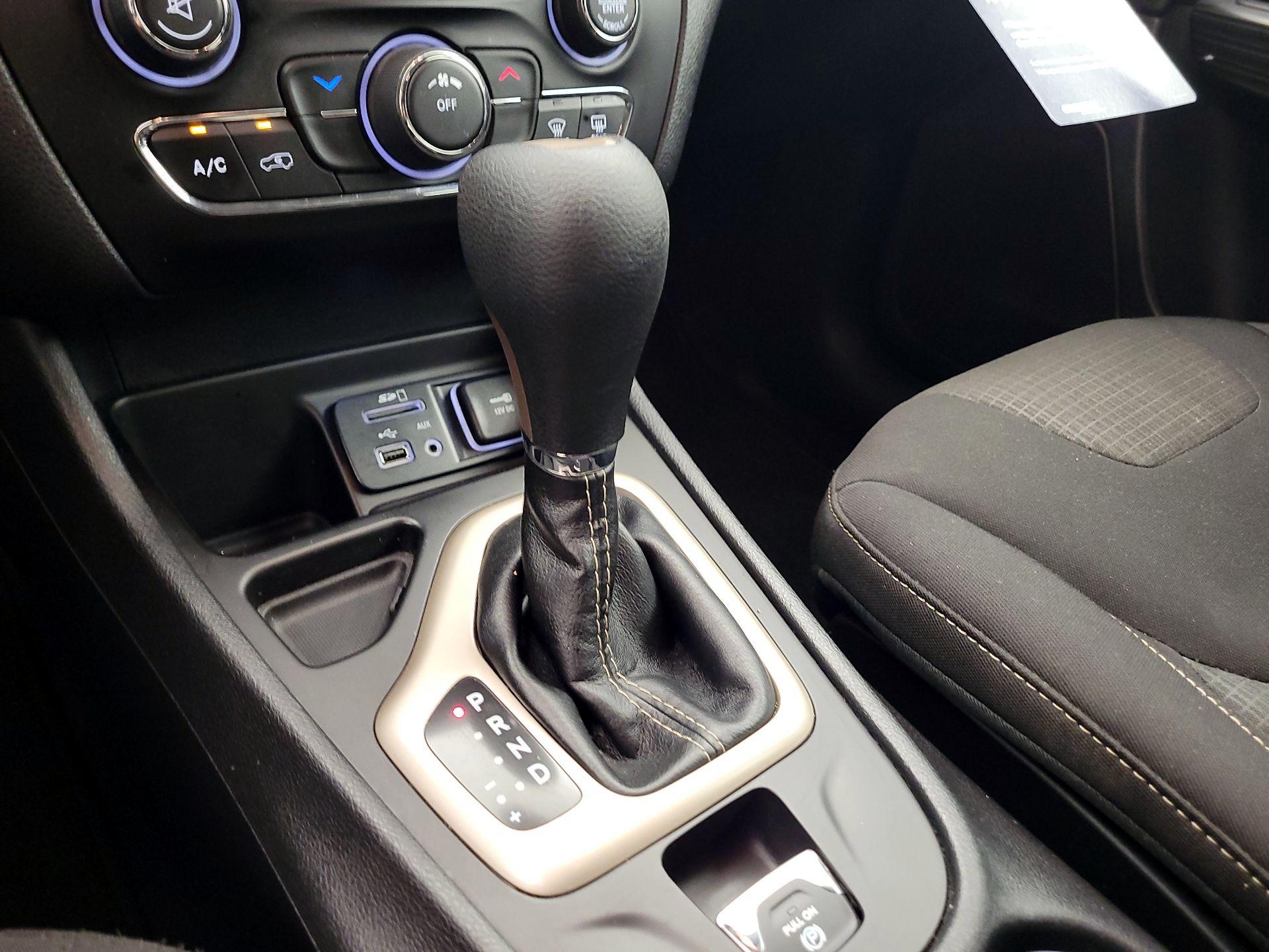 Thumbnail: 2017 Jeep Cherokee - 15