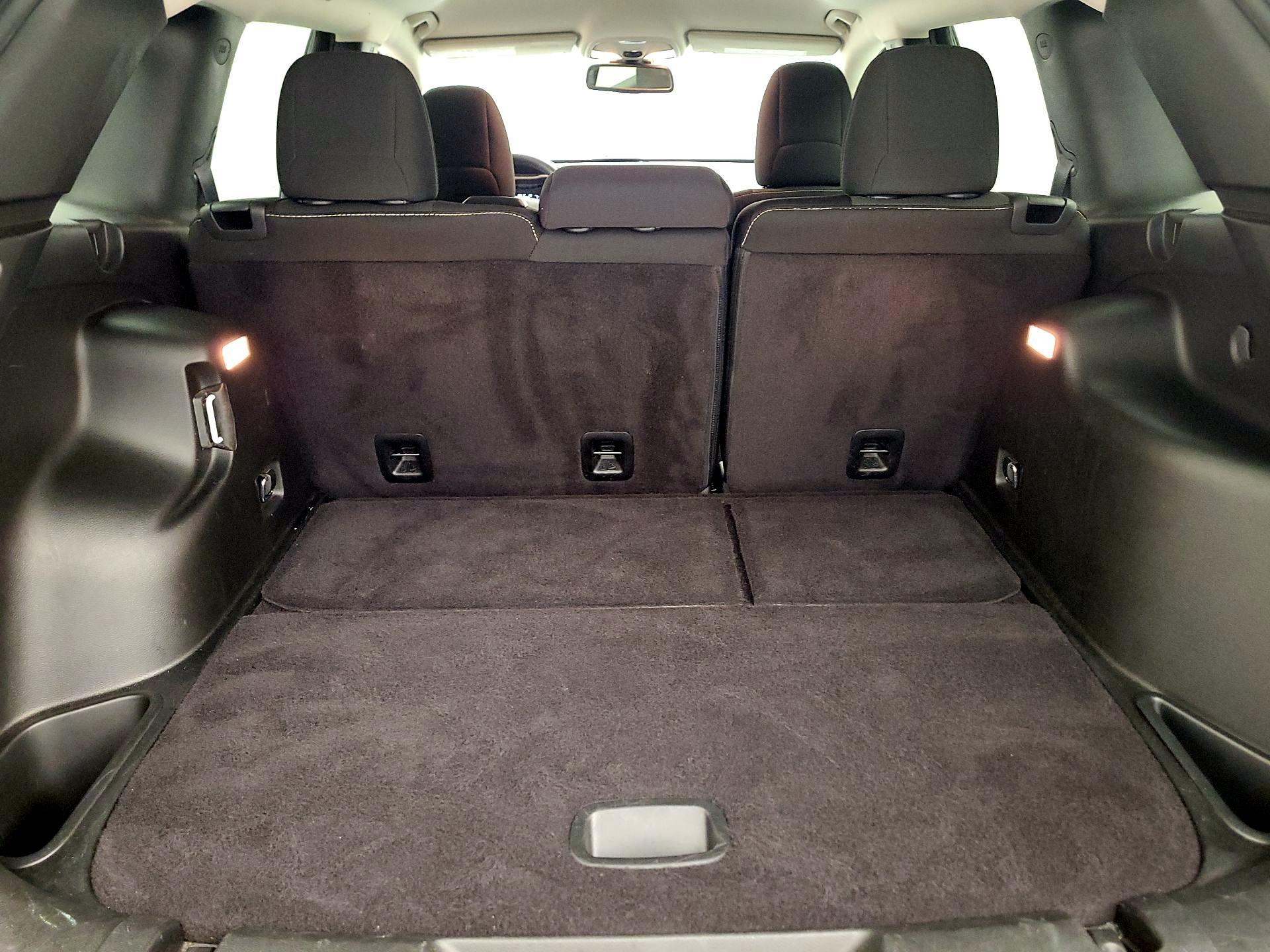 Thumbnail: 2017 Jeep Cherokee - 16