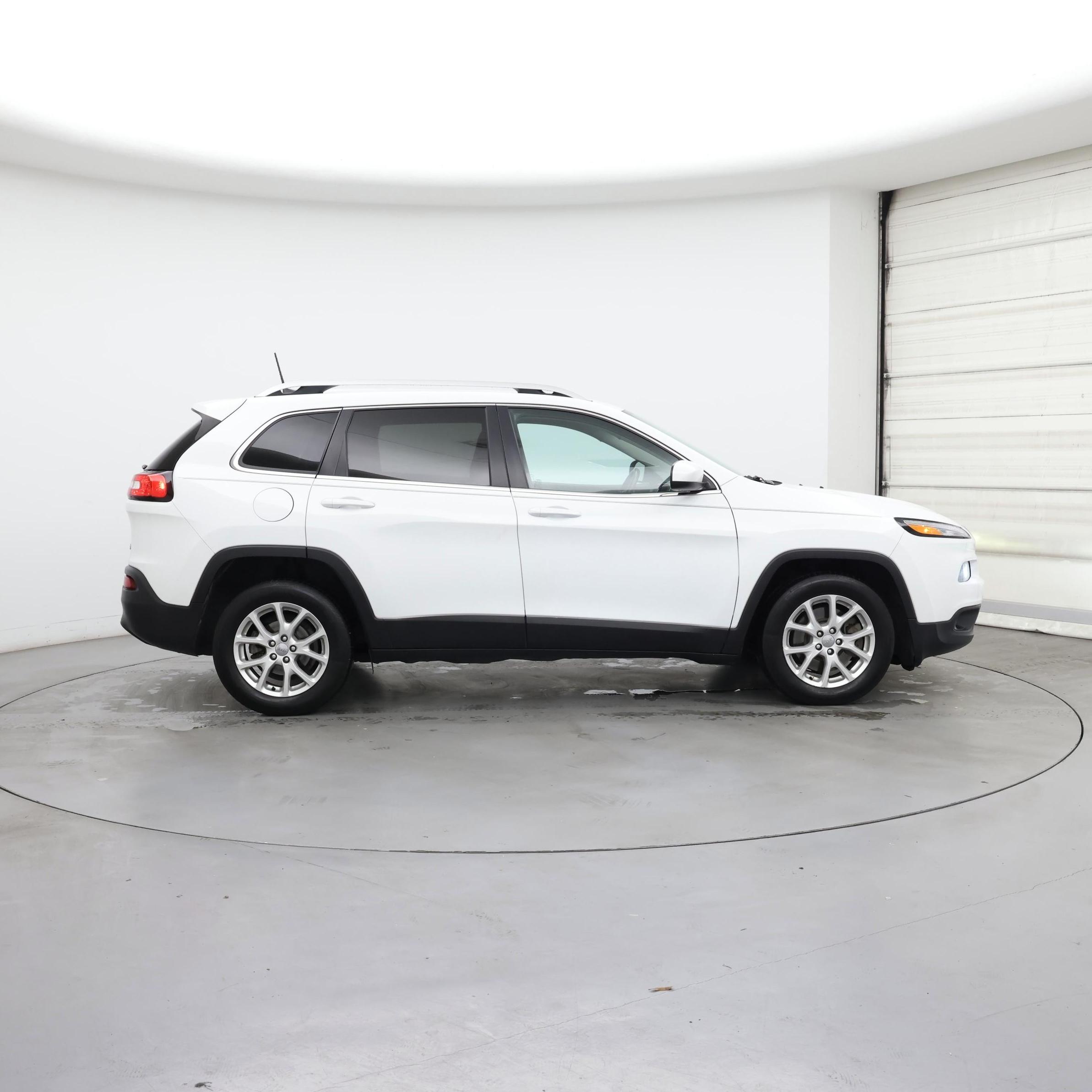 Thumbnail: 2017 Jeep Cherokee - 7