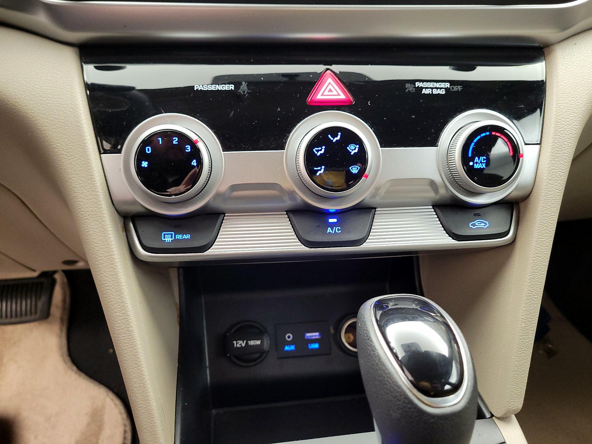 Thumbnail: 2019 Hyundai Elantra - 16