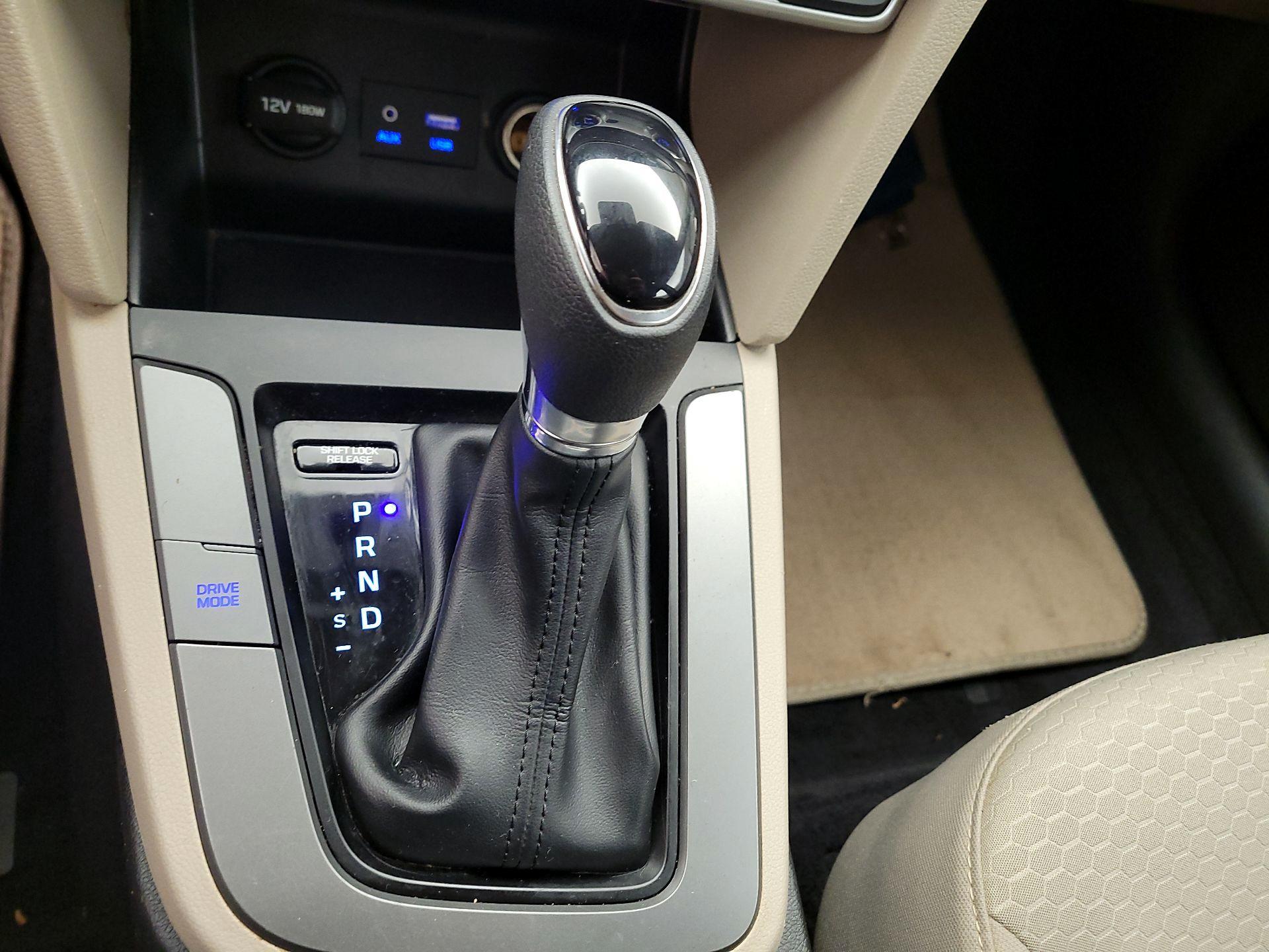 Thumbnail: 2019 Hyundai Elantra - 17