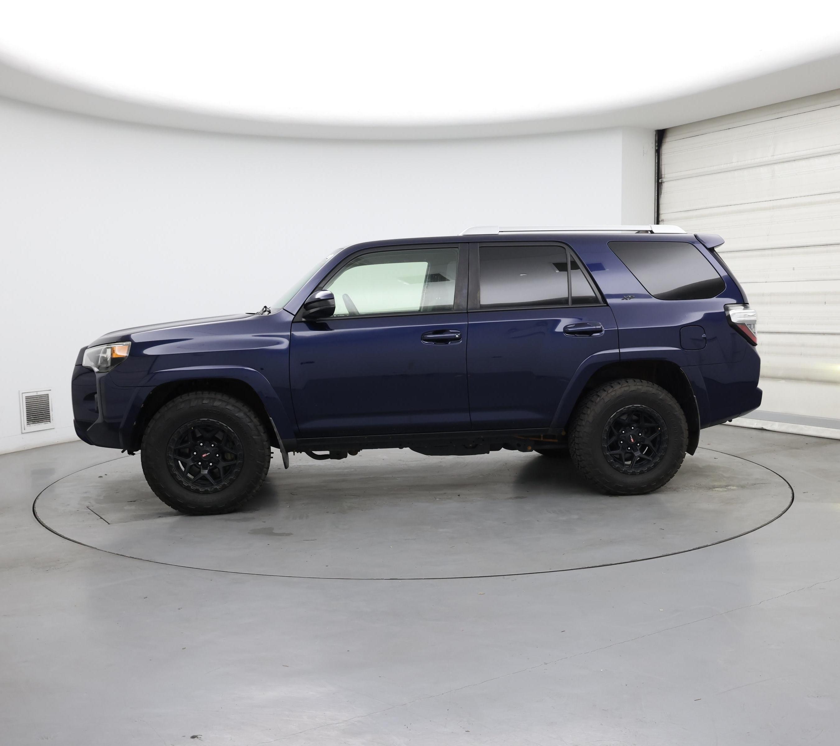 Thumbnail: 2018 Toyota 4Runner - 3