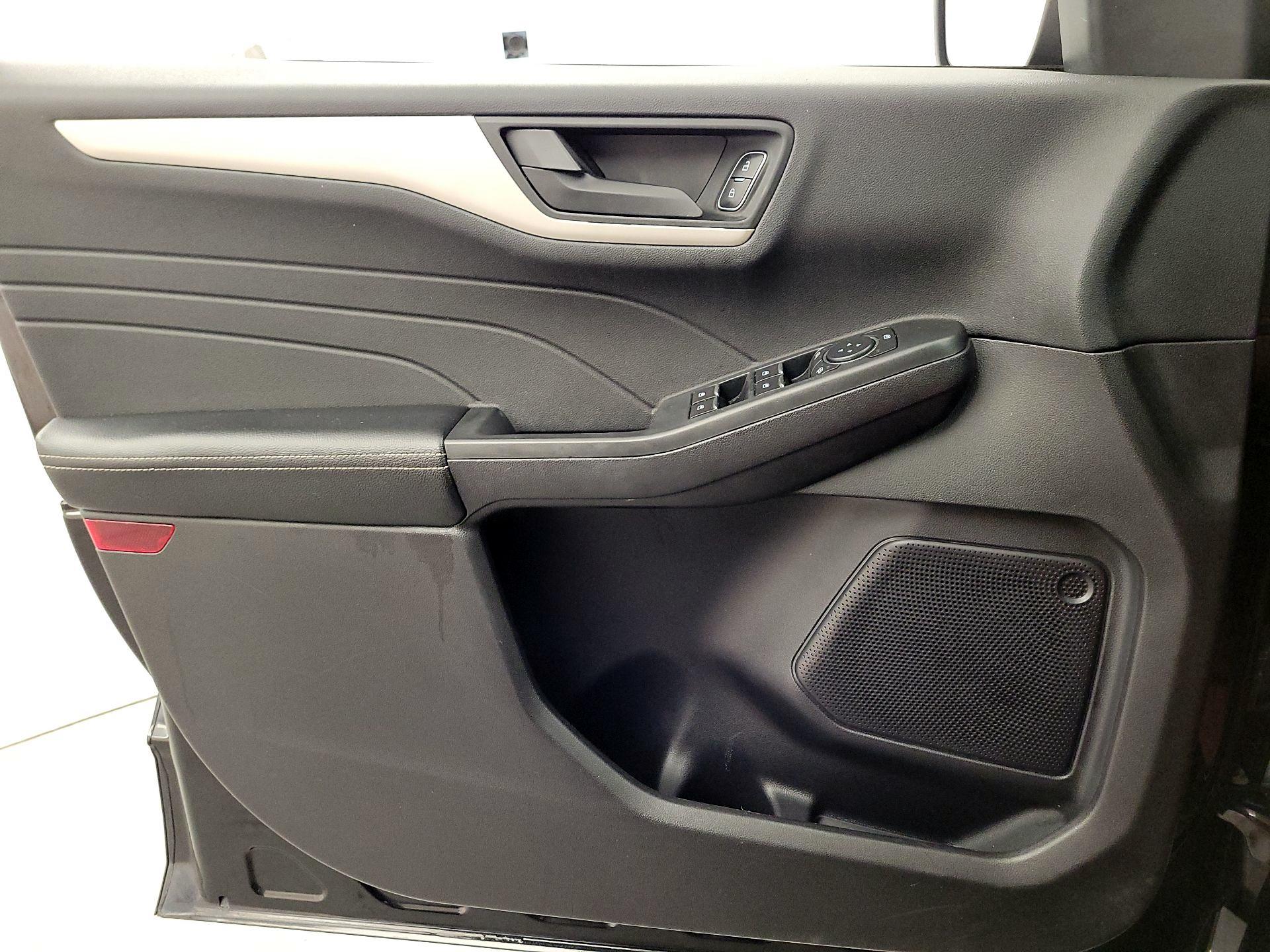 Thumbnail: 2022 Ford Escape - 12