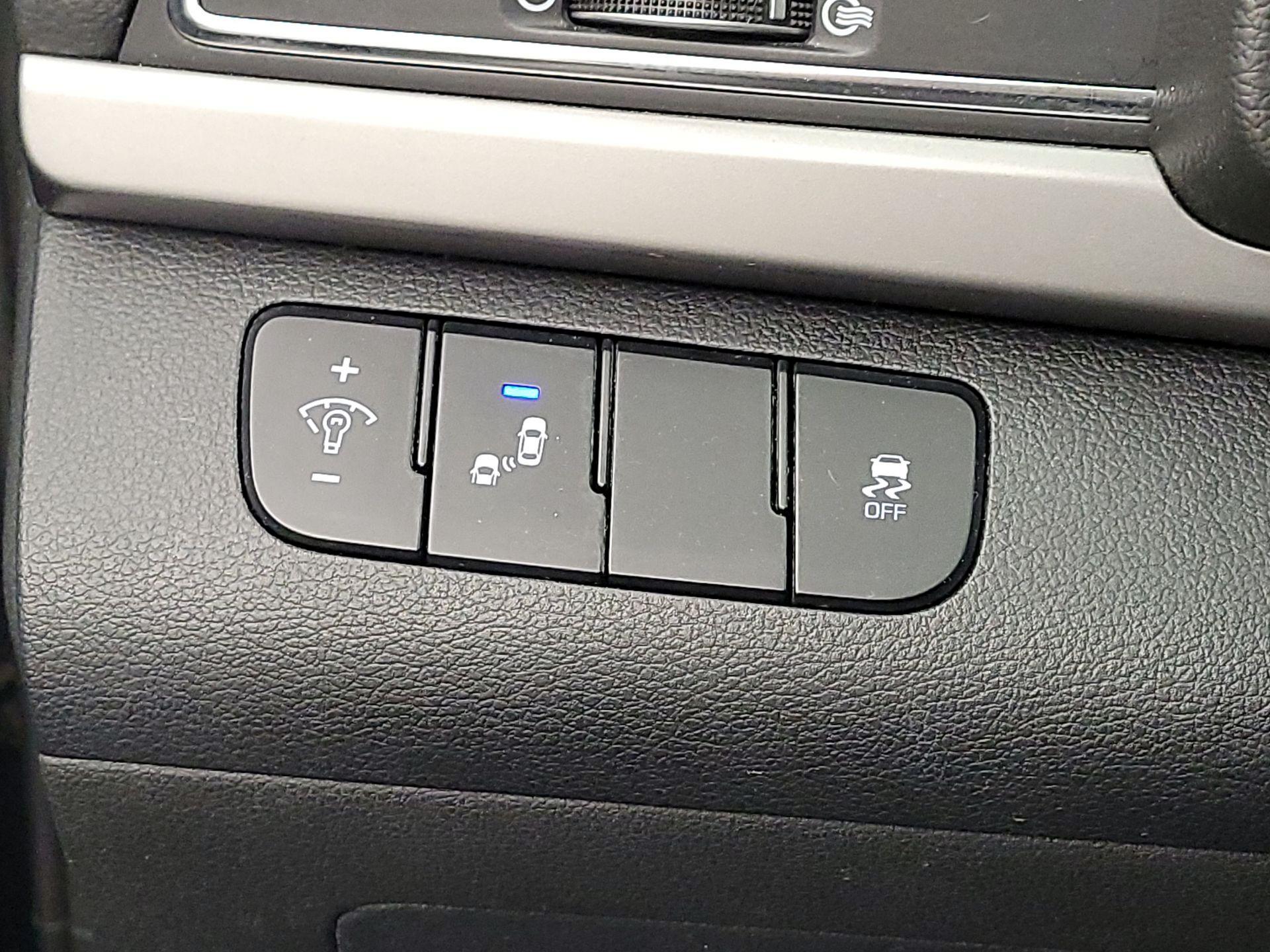 Thumbnail: 2018 Hyundai Elantra - 13