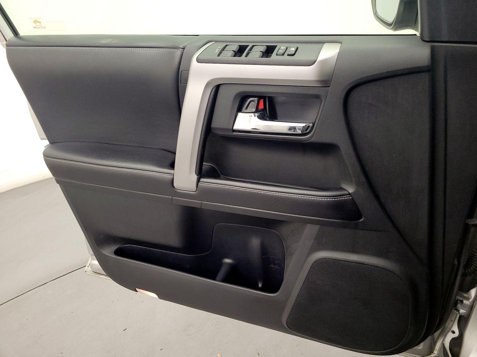 Thumbnail: 2016 Toyota 4Runner - 12