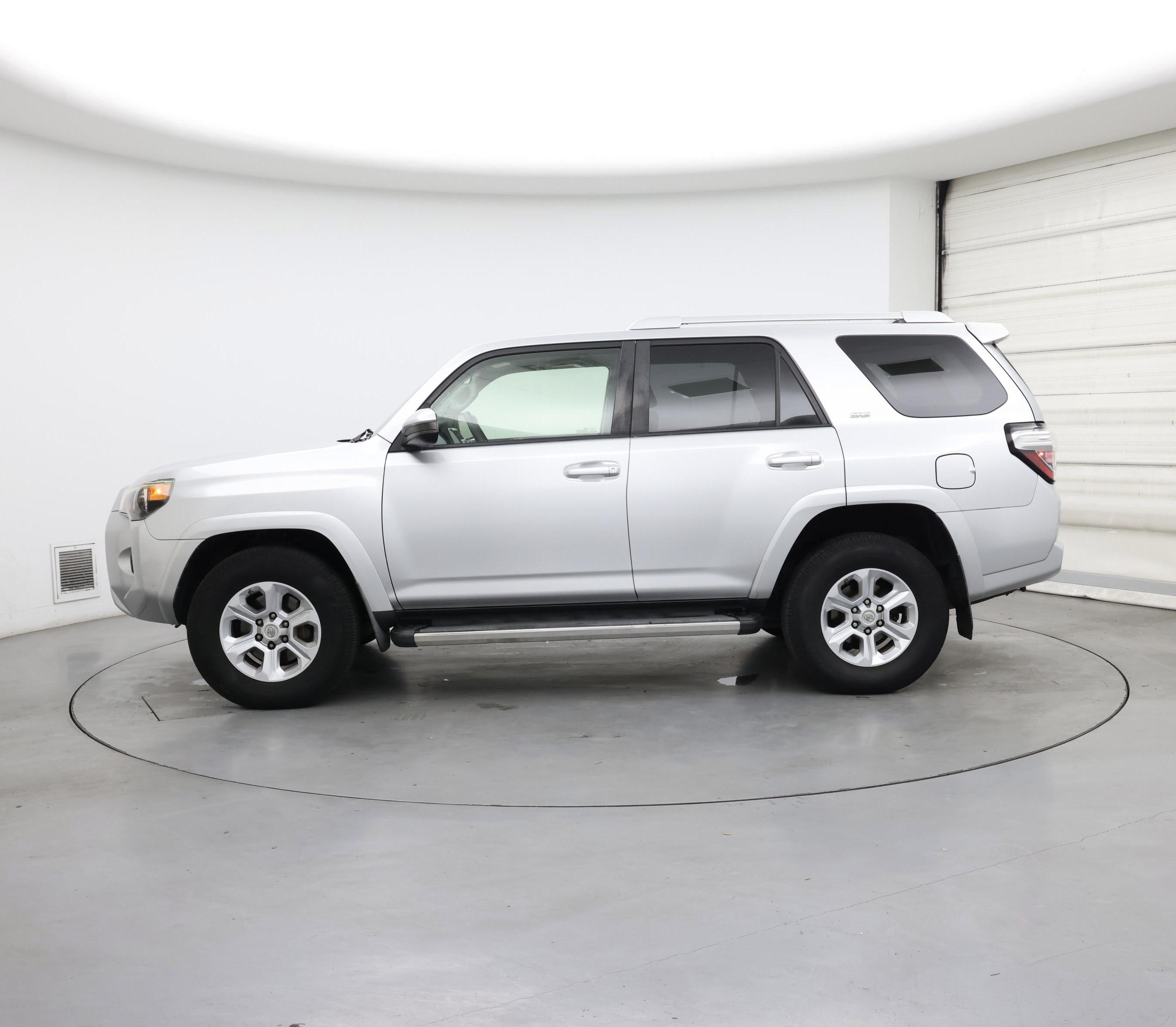 Thumbnail: 2016 Toyota 4Runner - 3