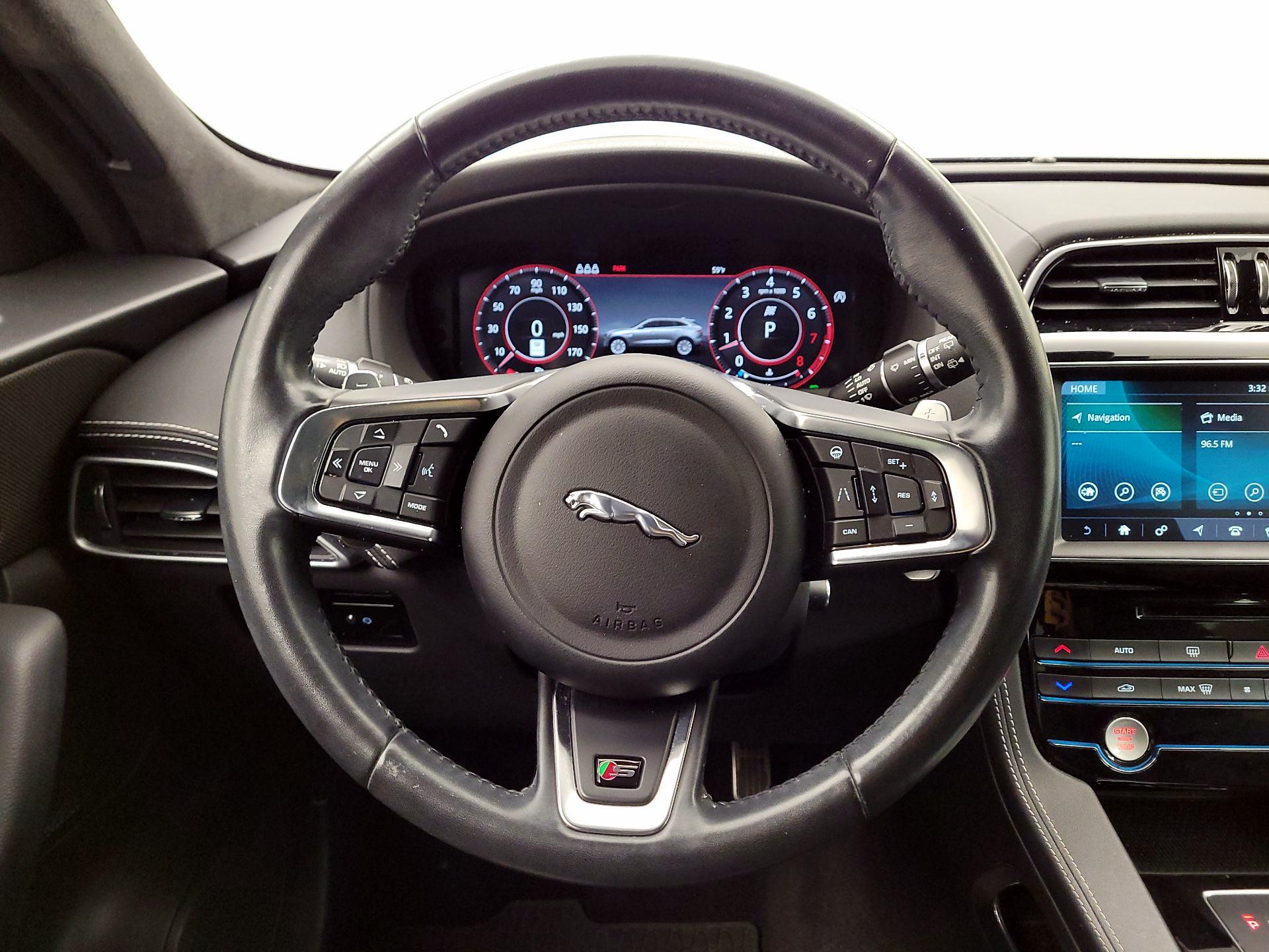 Thumbnail: 2019 Jaguar F-Pace - 10