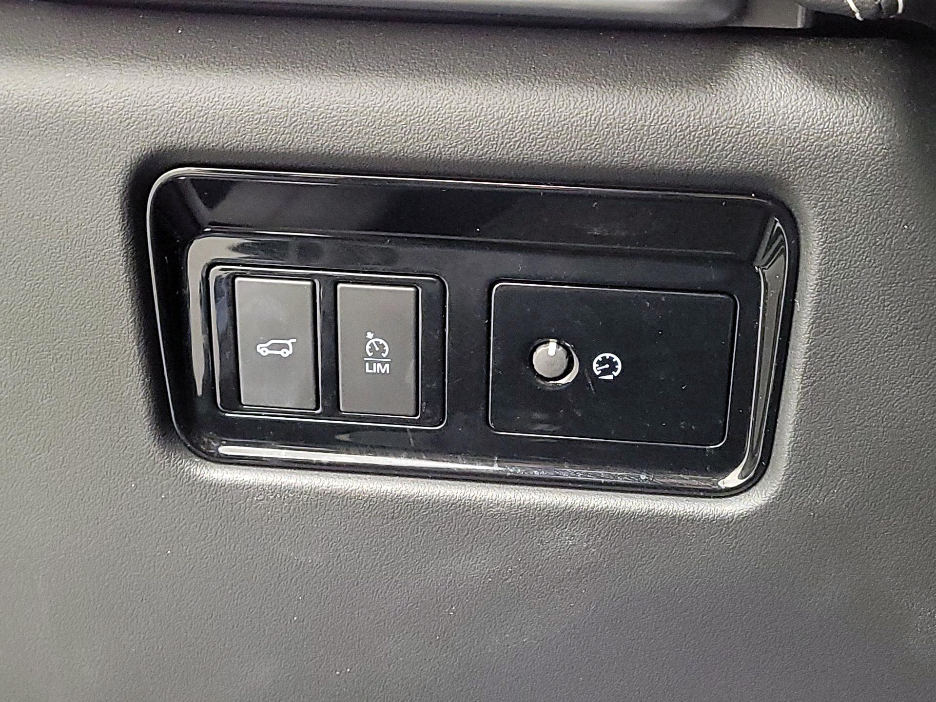 Thumbnail: 2019 Jaguar F-Pace - 13