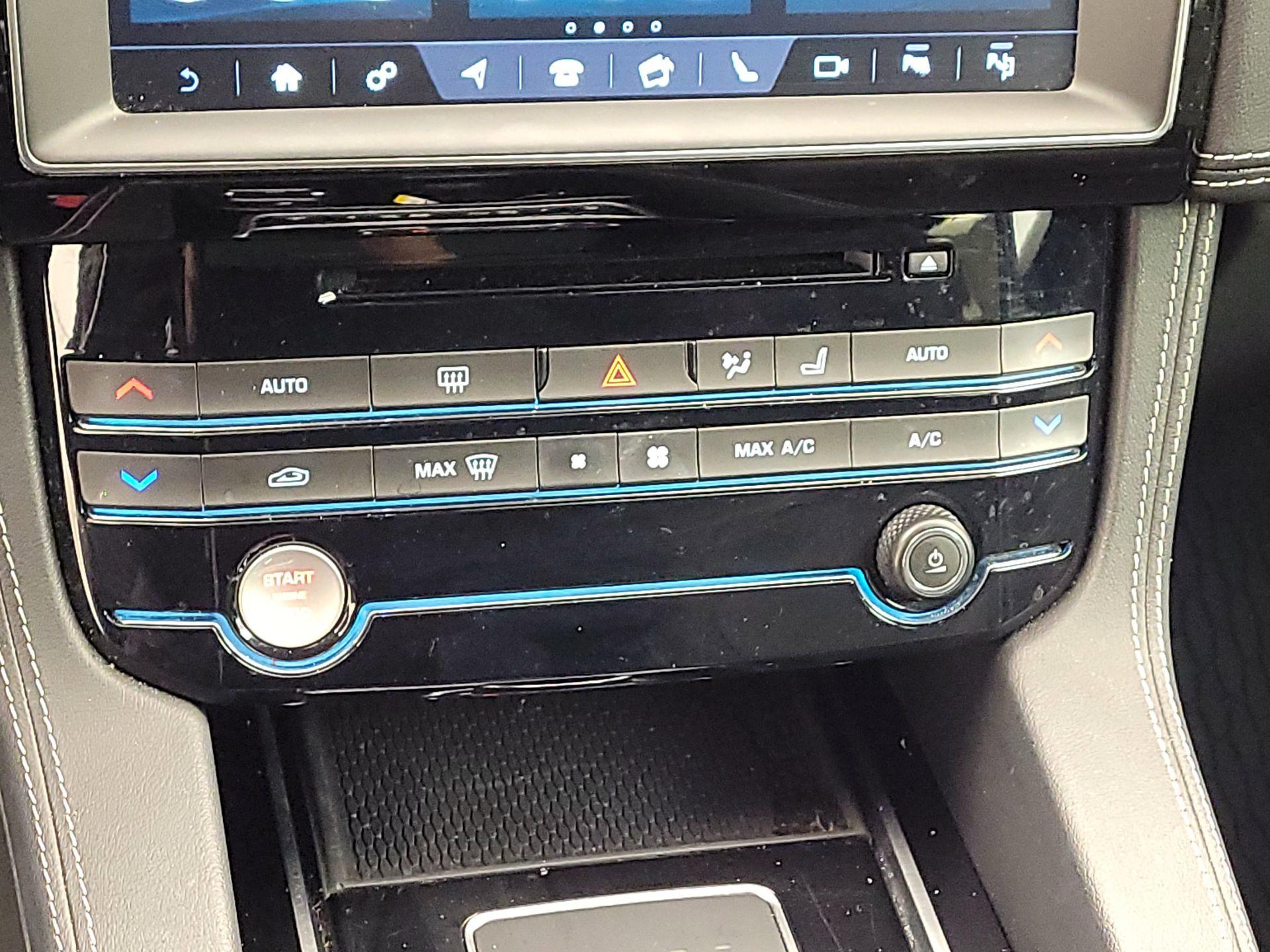 Thumbnail: 2019 Jaguar F-Pace - 16