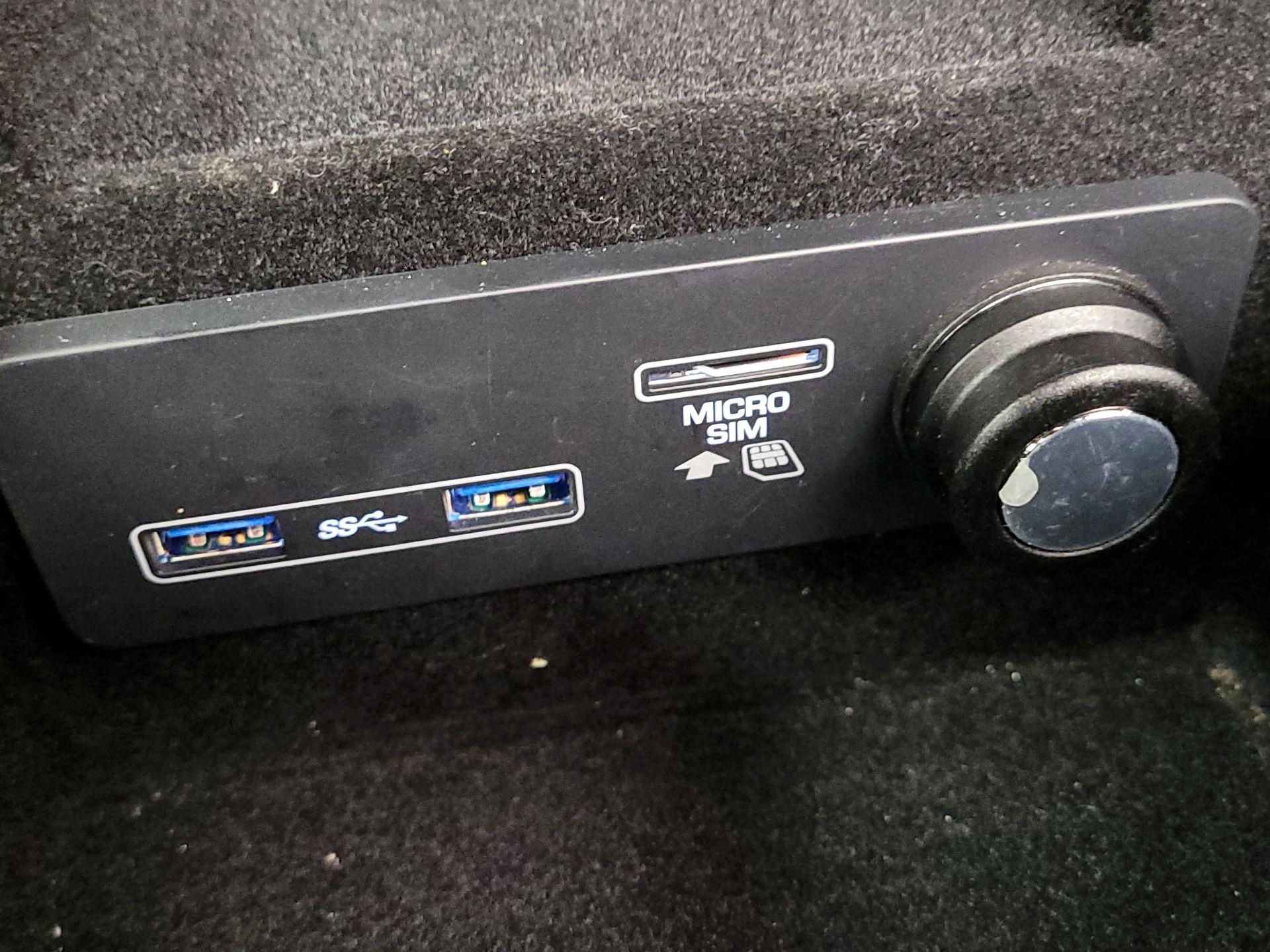 Thumbnail: 2019 Jaguar F-Pace - 18