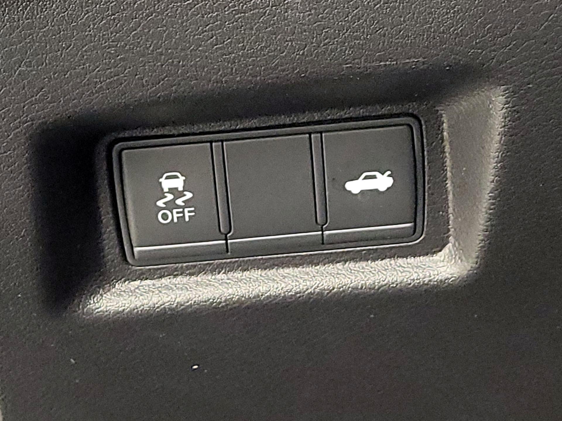 Thumbnail: 2023 INFINITI Q50 - 13