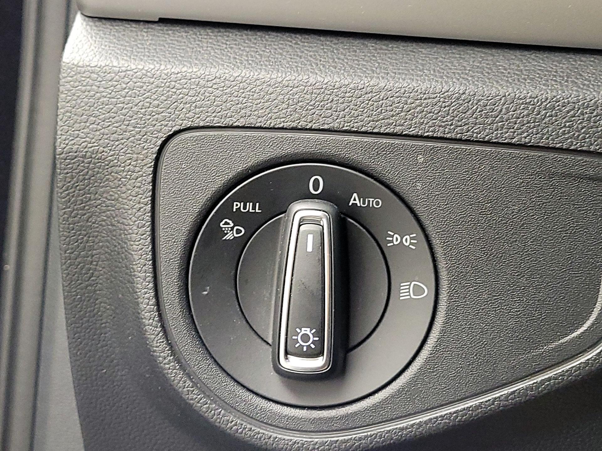 Thumbnail: 2021 Volkswagen Atlas - 13