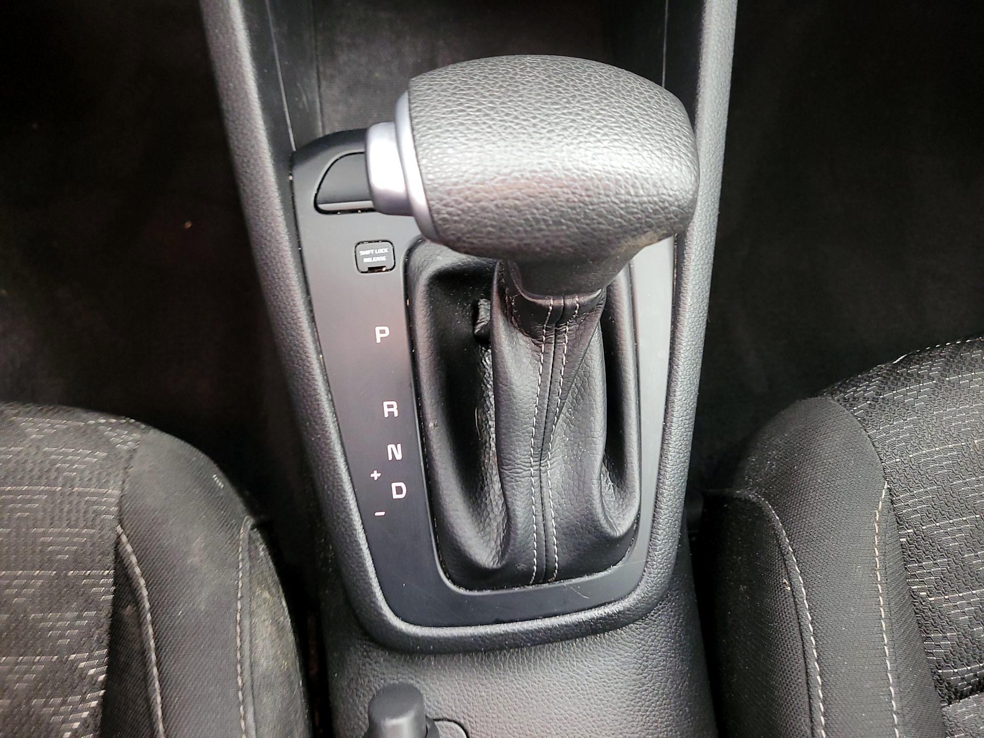 Thumbnail: 2021 Kia Rio - 15