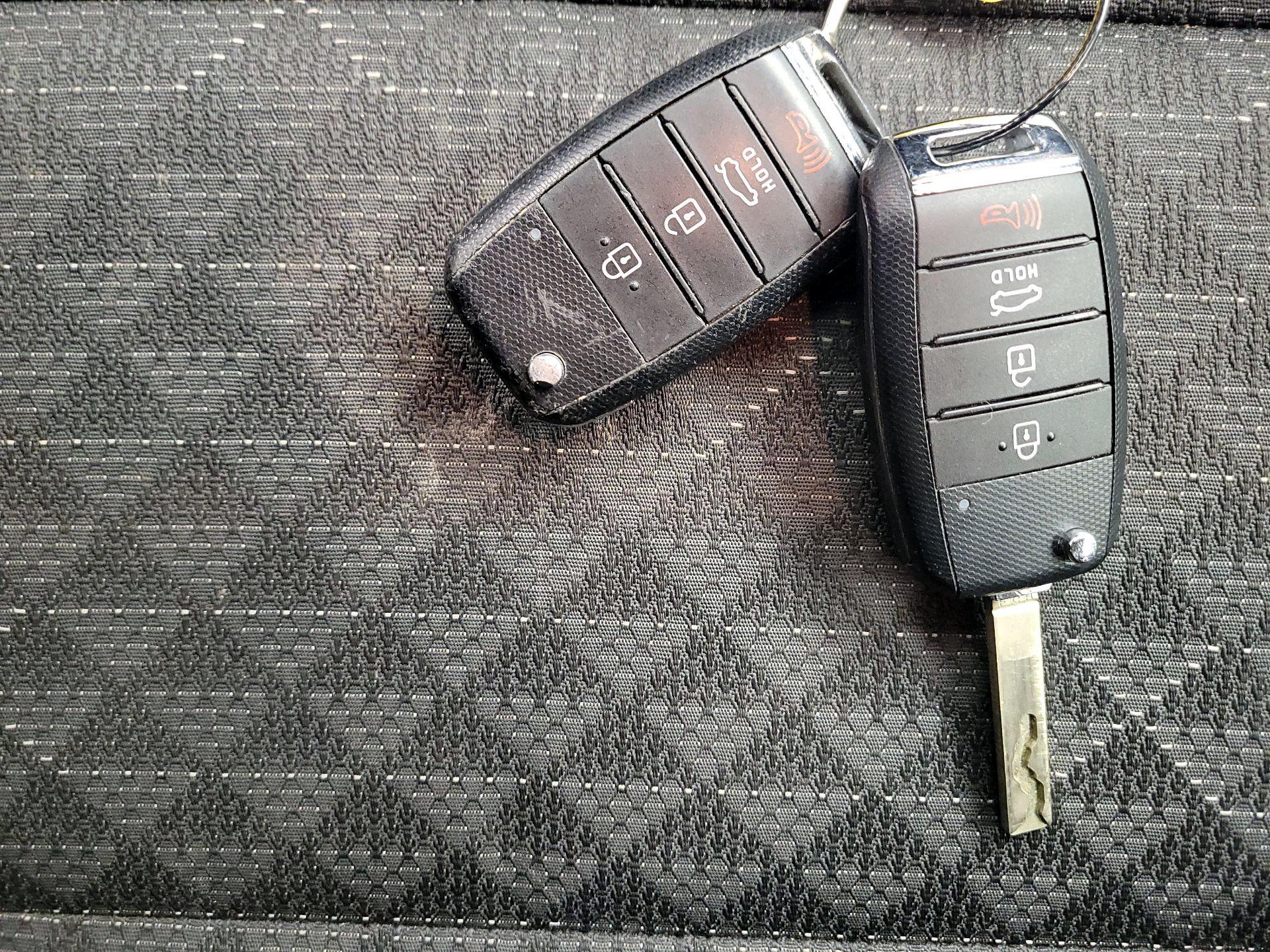 Thumbnail: 2021 Kia Rio - 18