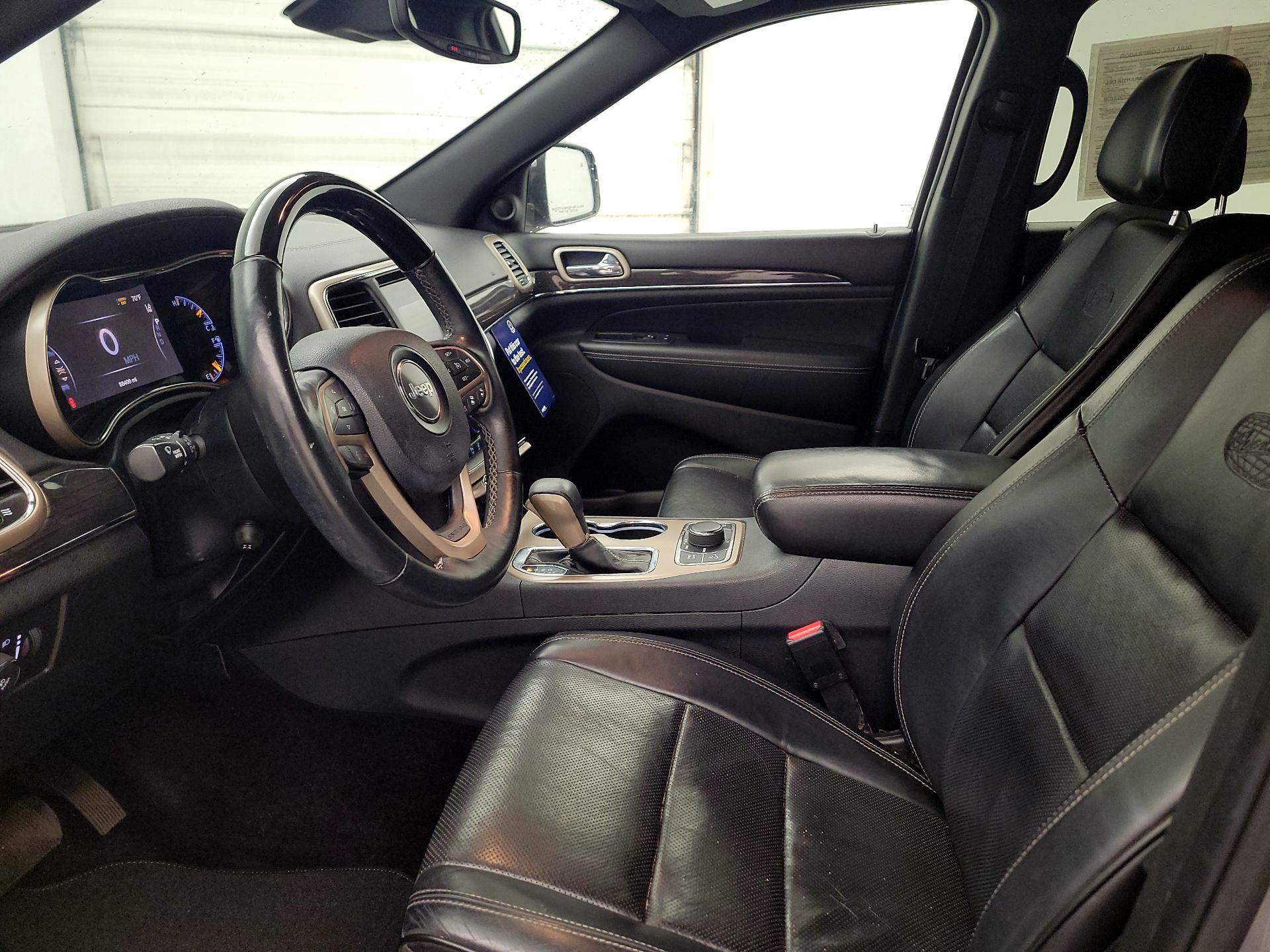 Thumbnail: 2017 Jeep Grand Cherokee - 11