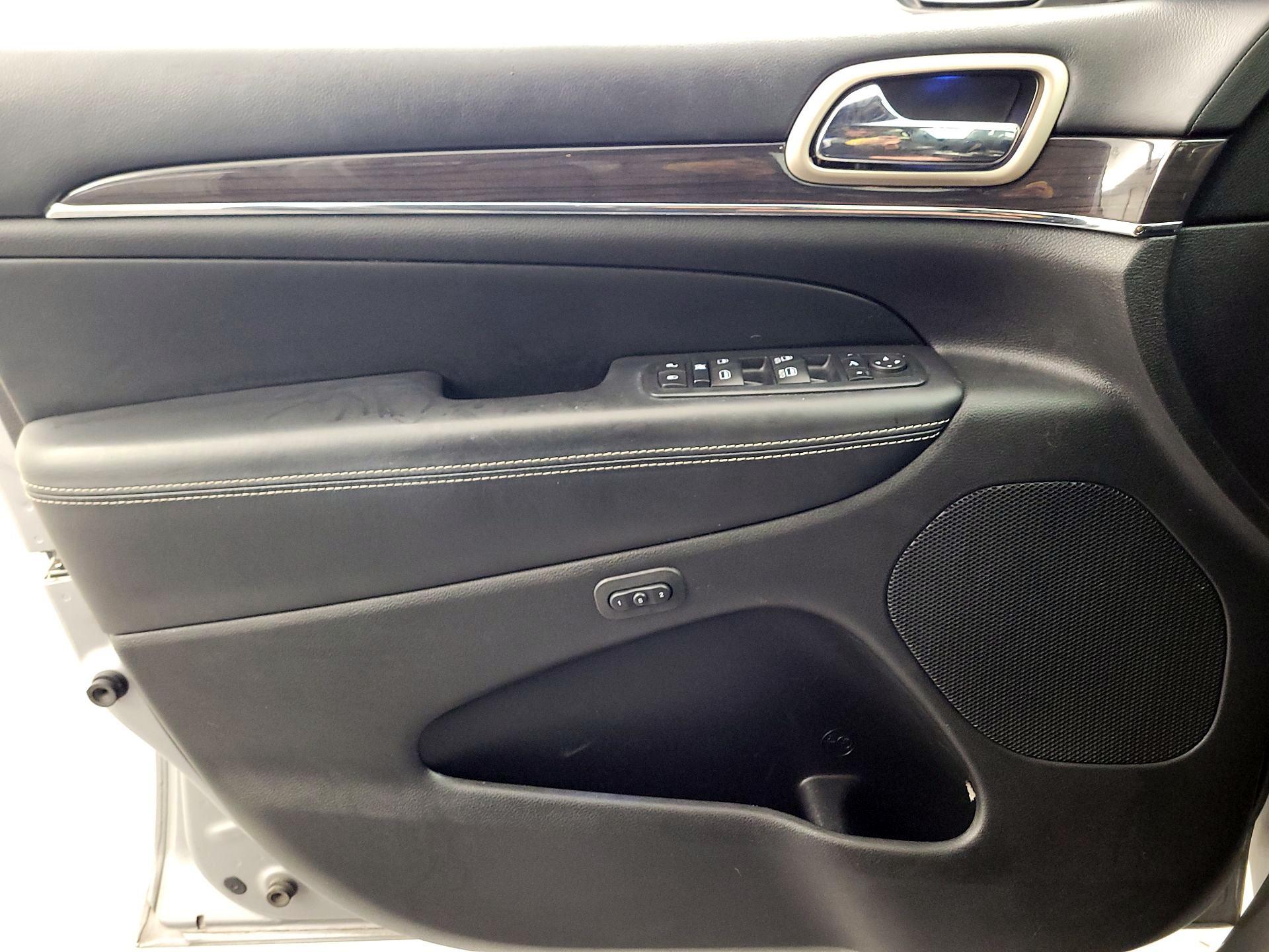 Thumbnail: 2017 Jeep Grand Cherokee - 12