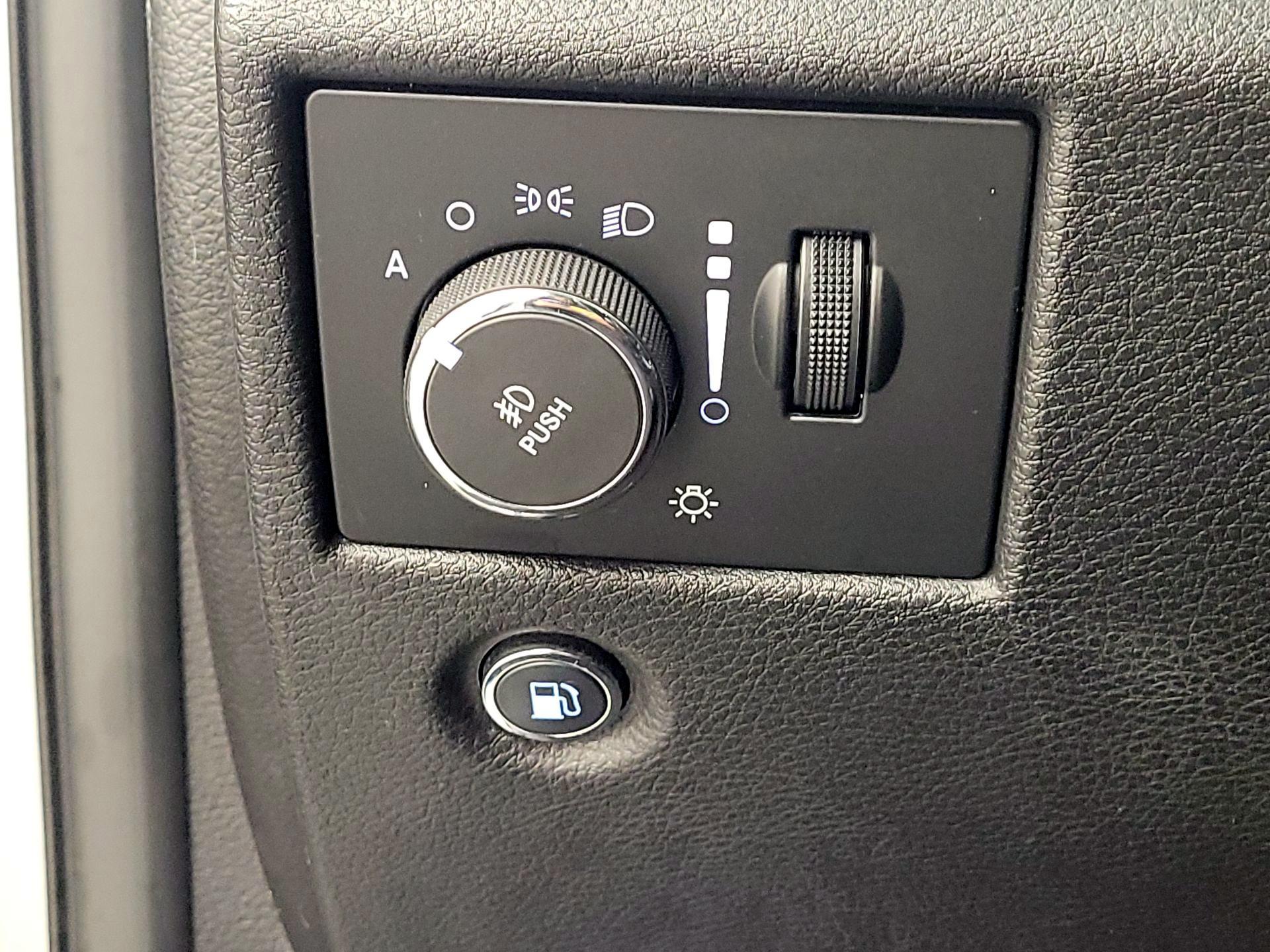 Thumbnail: 2017 Jeep Grand Cherokee - 13