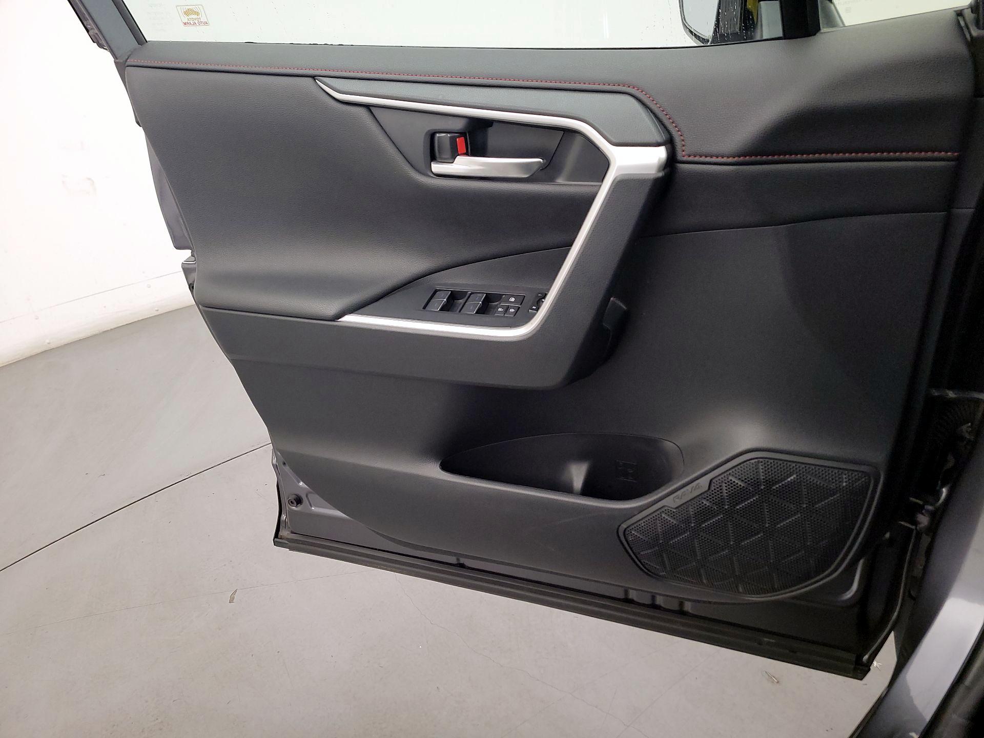 Thumbnail: 2022 Toyota RAV4 - 12