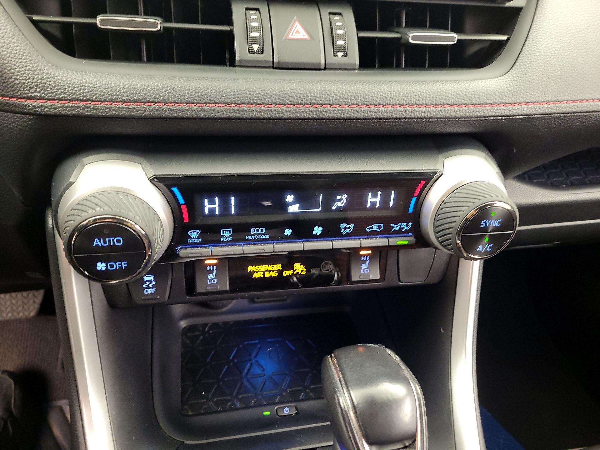 Thumbnail: 2022 Toyota RAV4 - 17