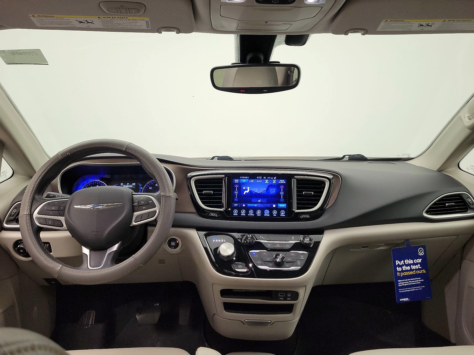 Thumbnail: 2017 Chrysler Pacifica - 9