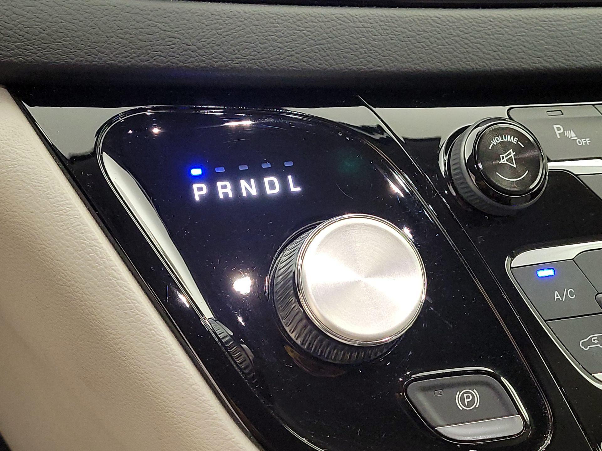 Thumbnail: 2017 Chrysler Pacifica - 17