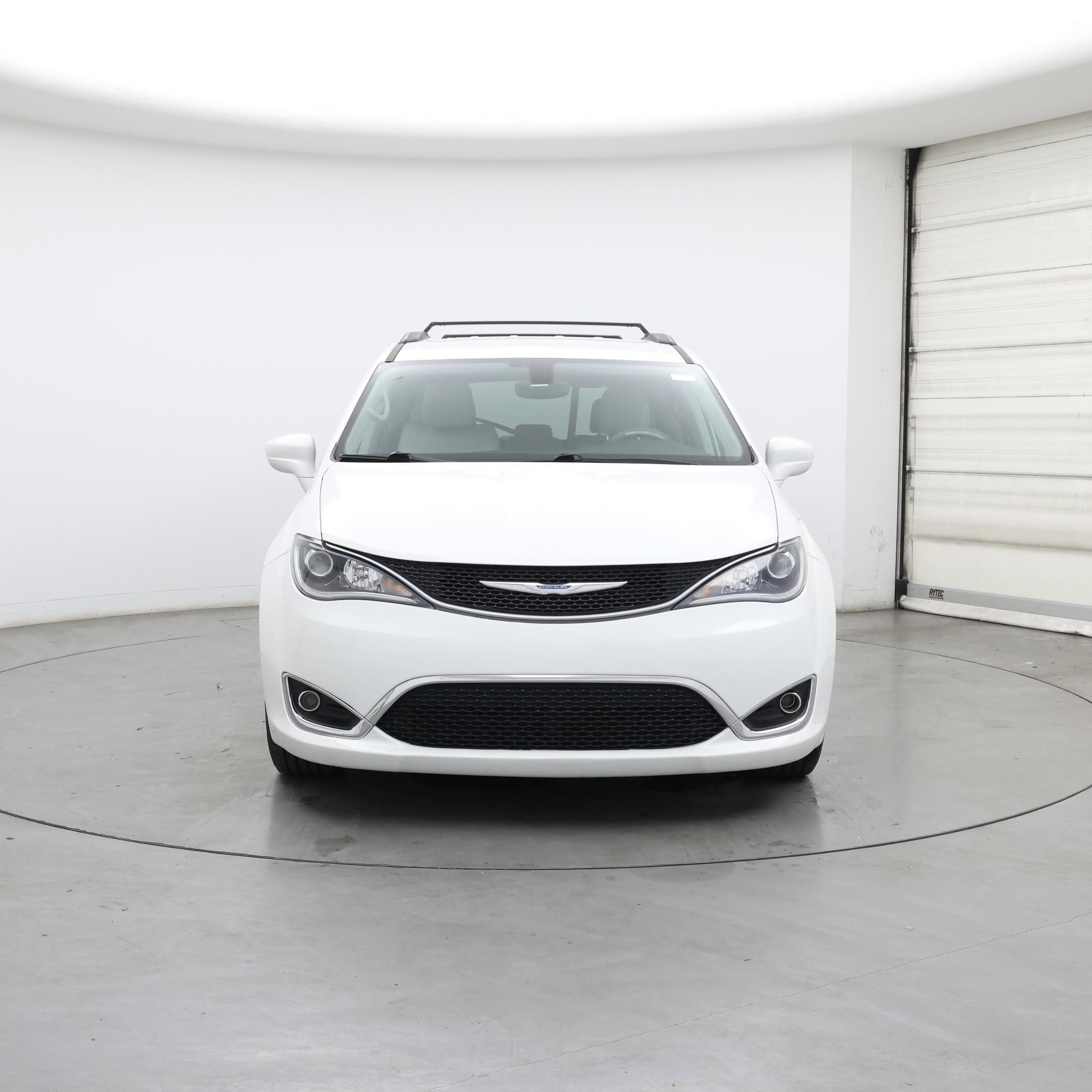 Thumbnail: 2017 Chrysler Pacifica - 5