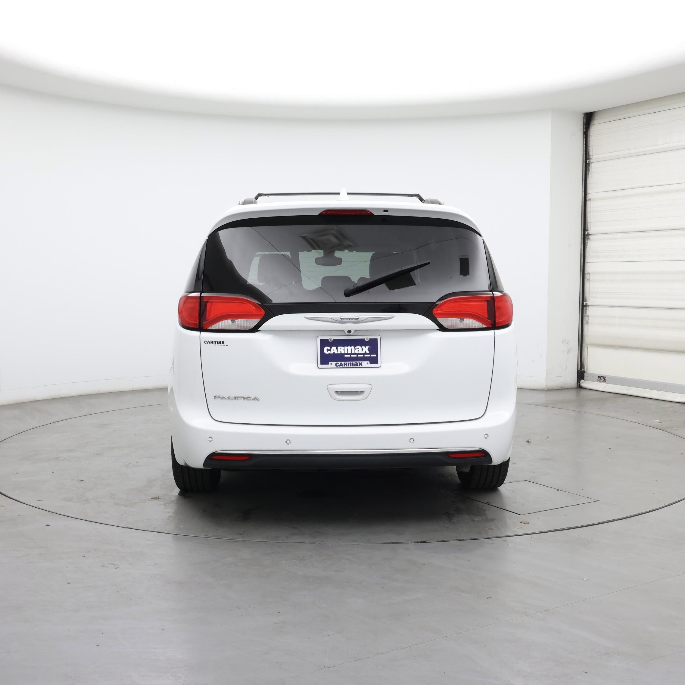 Thumbnail: 2017 Chrysler Pacifica - 6